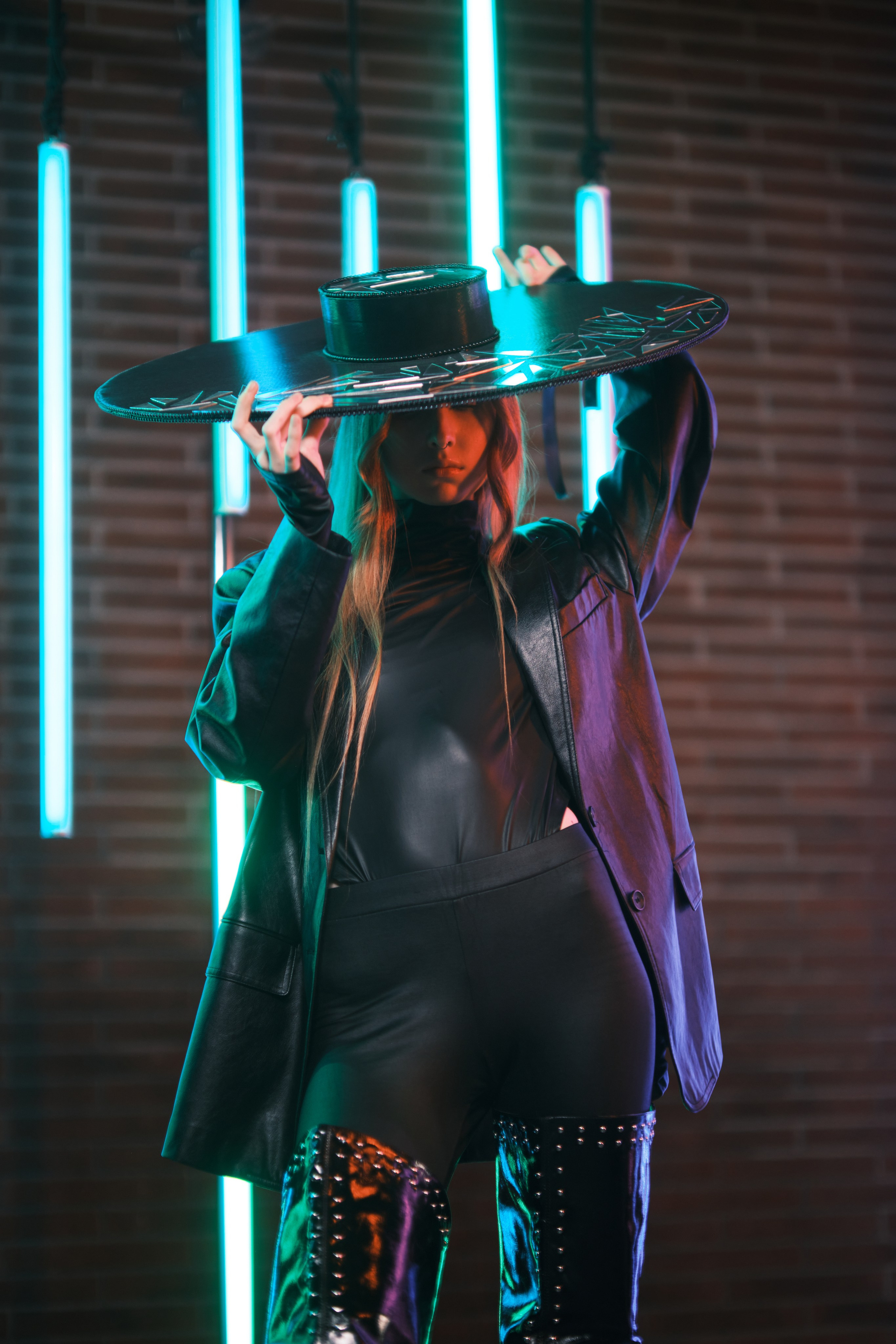 Фотосессия в стиле футуристической моды