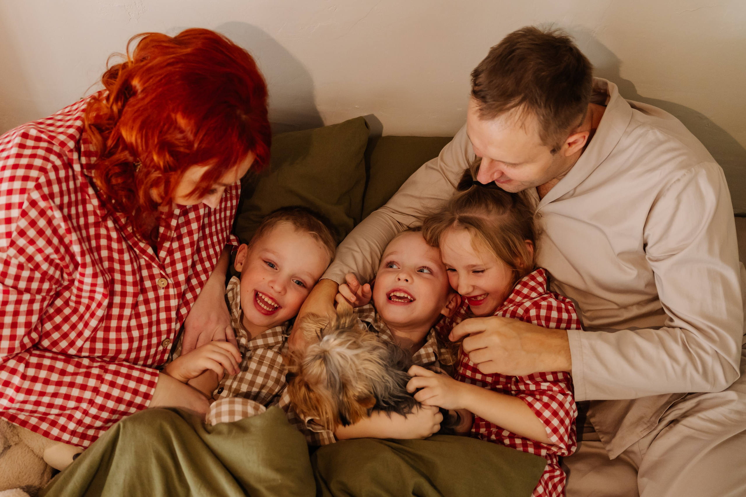 Денис и Елена с прекрасной дочкой и двойняшками-сыночками. СВАДЕБНЫЙ ФОТОГРАФ КРАСНОЯРСК