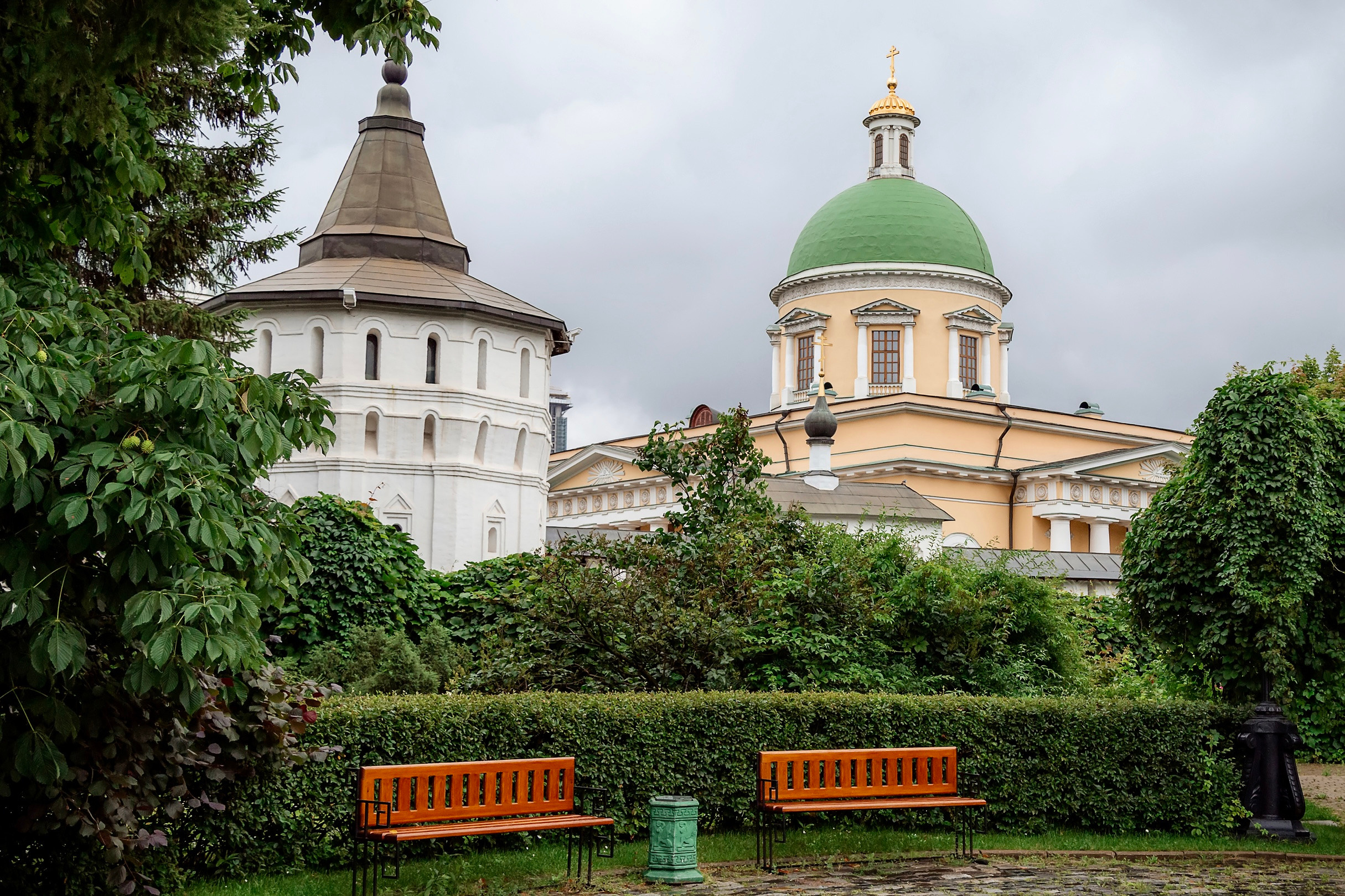 Свадьба на территории гостиницы Даниловская. Семейный и детский фотограф в Москве Елизавета Шишова