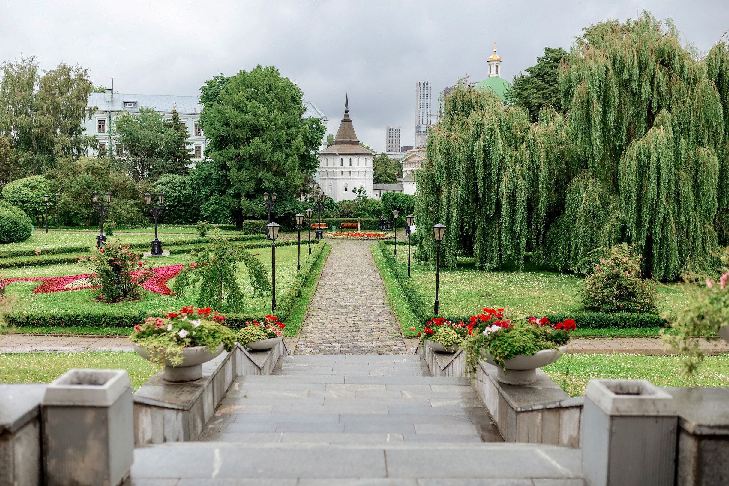 Свадьба на территории гостиницы Даниловская. Семейный и детский фотограф в Москве Елизавета Шишова