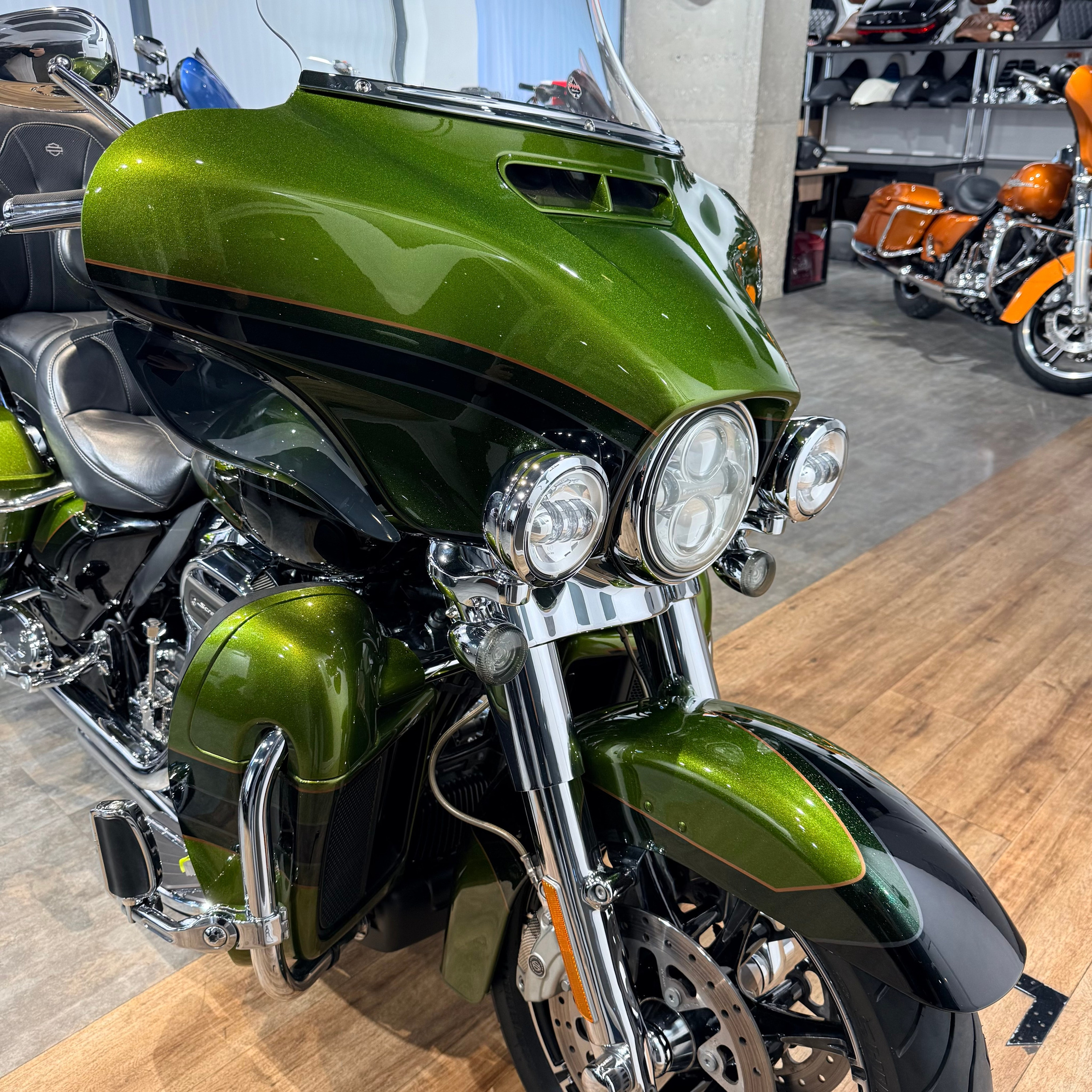 2017 CVO Electra Glide Spiked Olive Serpentine Green. Hello Davidson, Москва. Только хорошие мотоциклы…