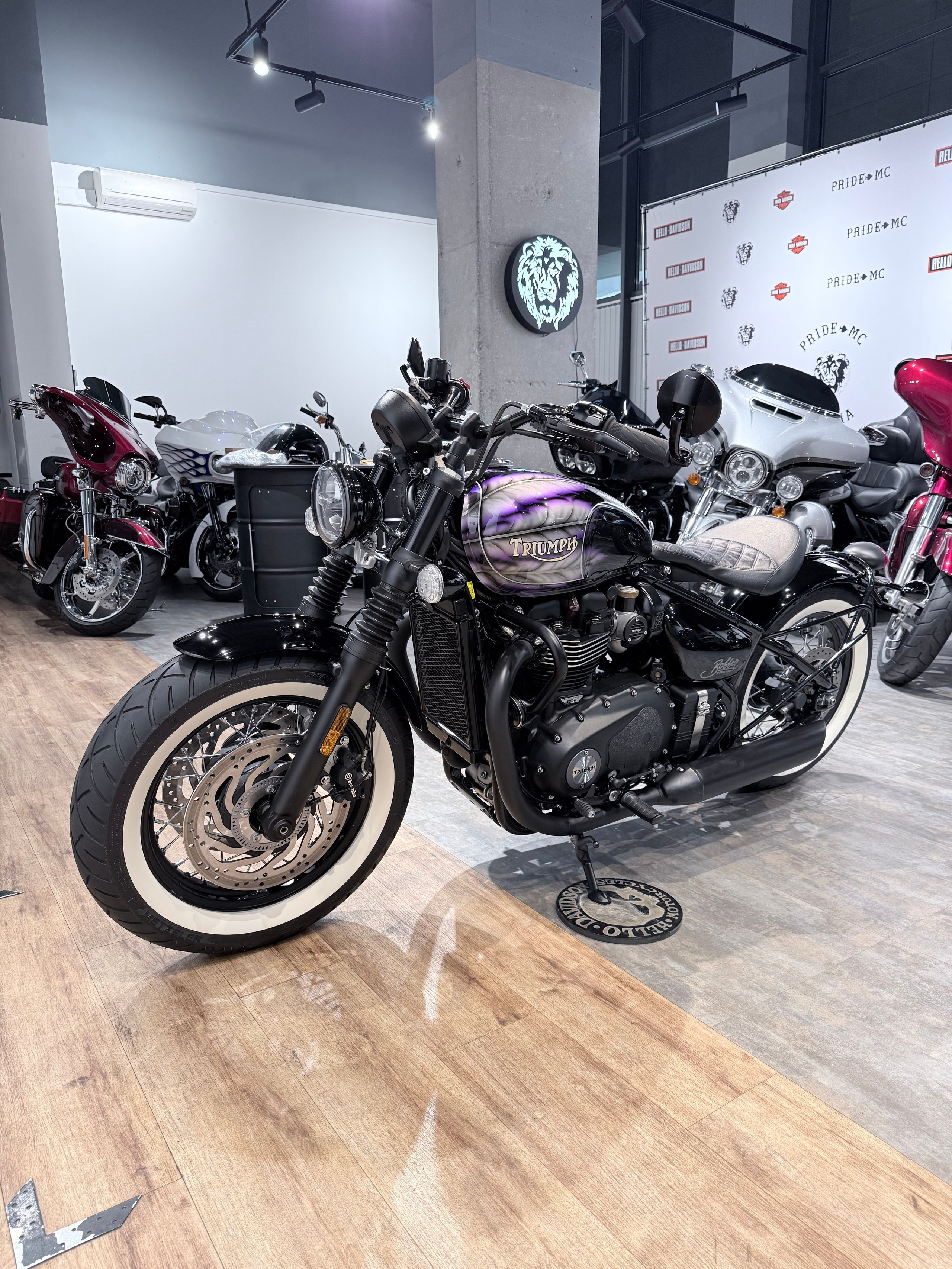 Triumph Bobber NEW. Hello Davidson, Москва. Только хорошие мотоциклы…