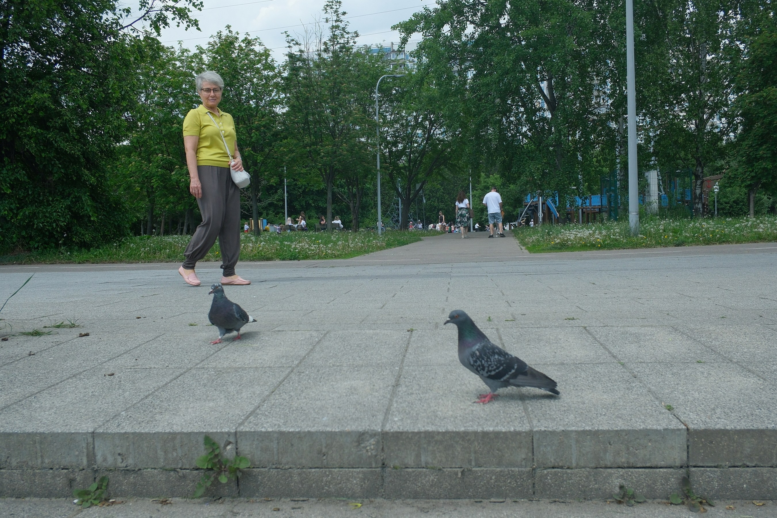 Парк 850 лет Москве. Снято на Voigtlander 18/2,8 Color-scopar. Улица, люди, жизнь…