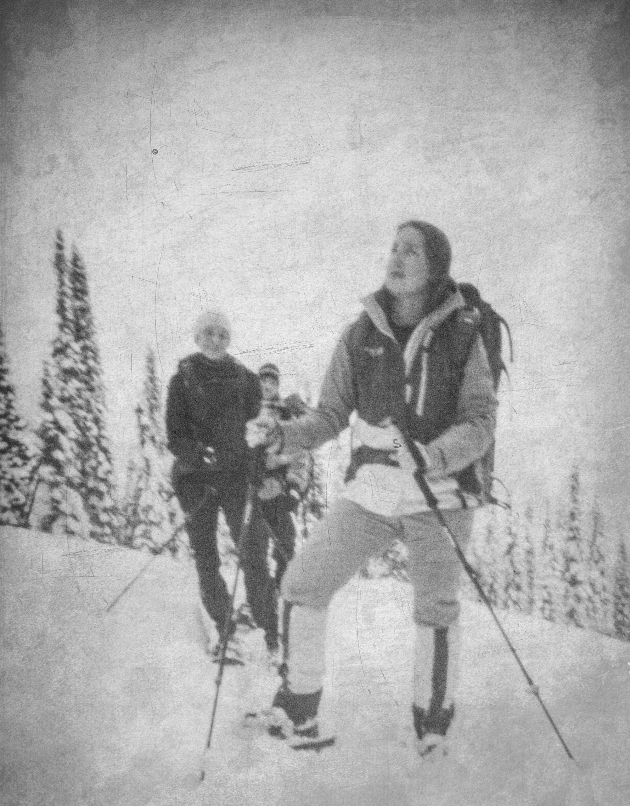 Поднебесные зубья, кемеровская область, пинхол, черно-белая фотография, поход на снегоступах, зима 2026, арт-фотография, фотограф Новосибирск