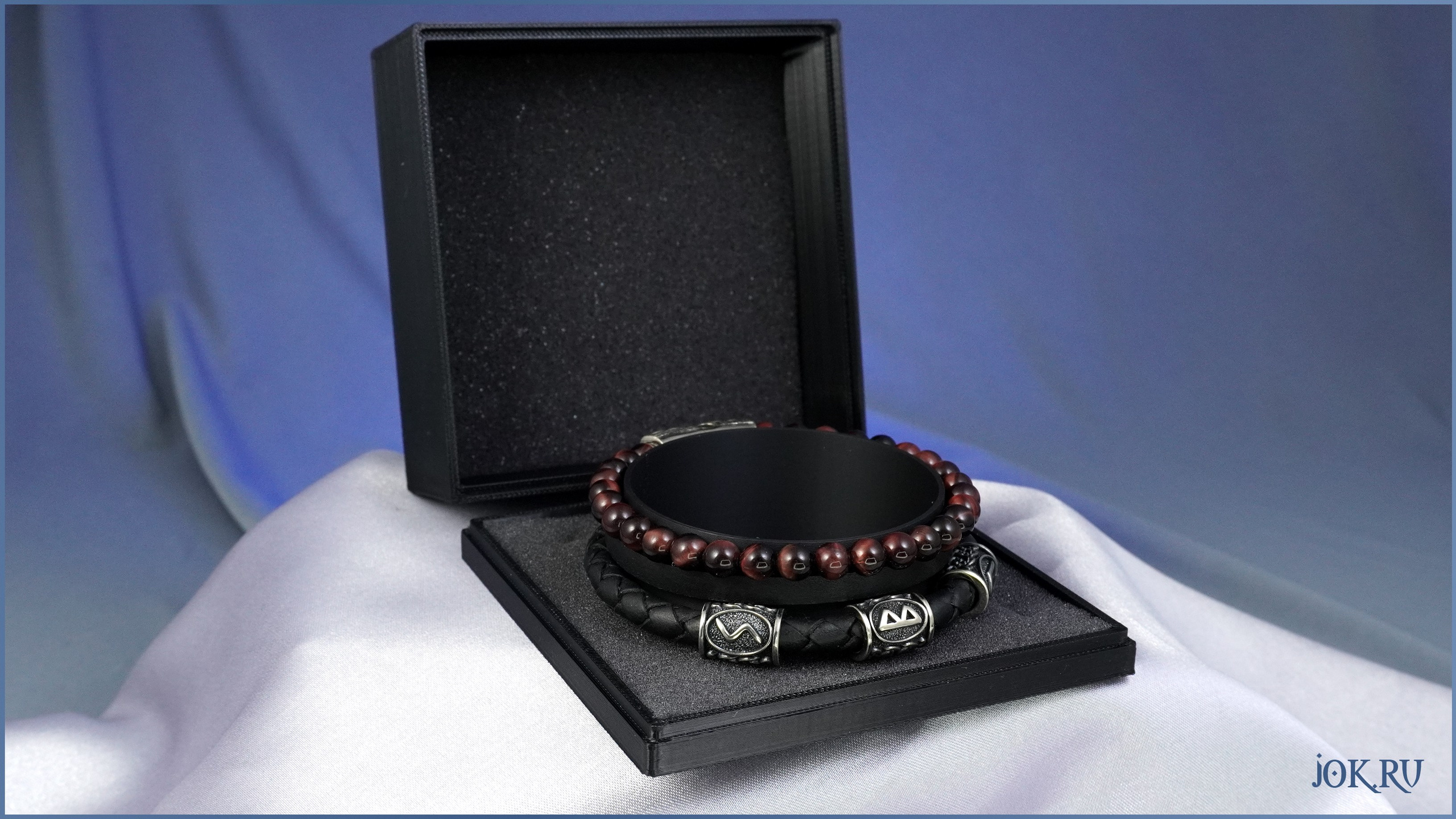 Уникальный подарок: кожаный браслет с руническими элементами на заказ в Joker-Studio