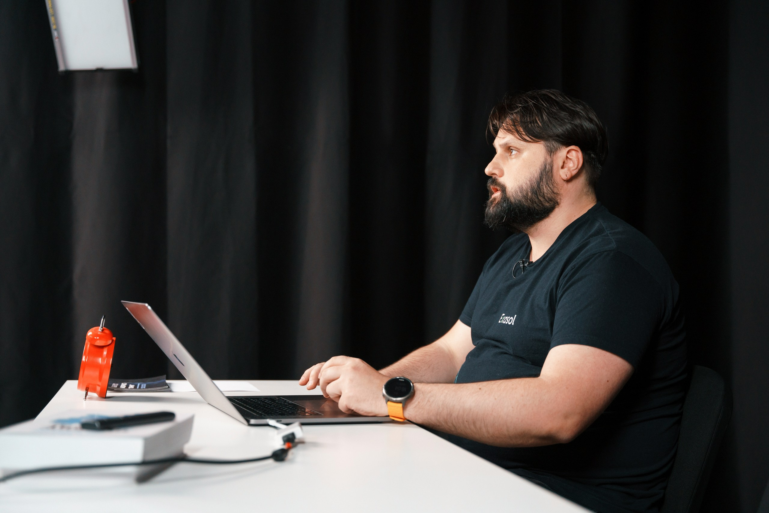 Aha! — 9 апреля 2021. Фотобанк Матемаркетинг