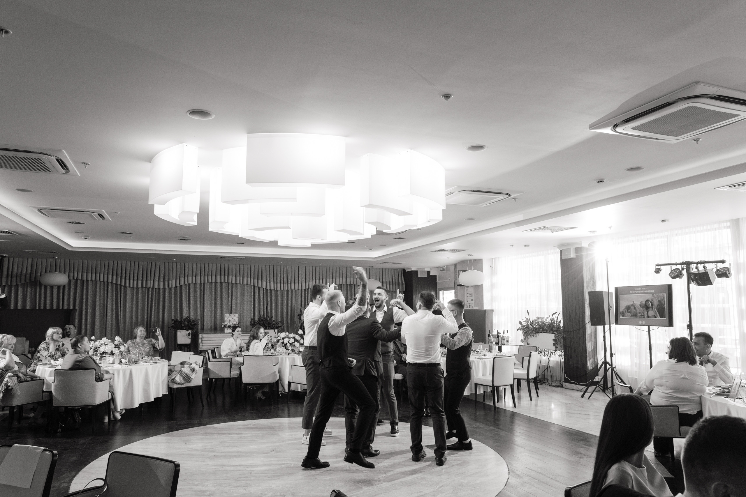 Анонс свадьбы Милоша и Софьи