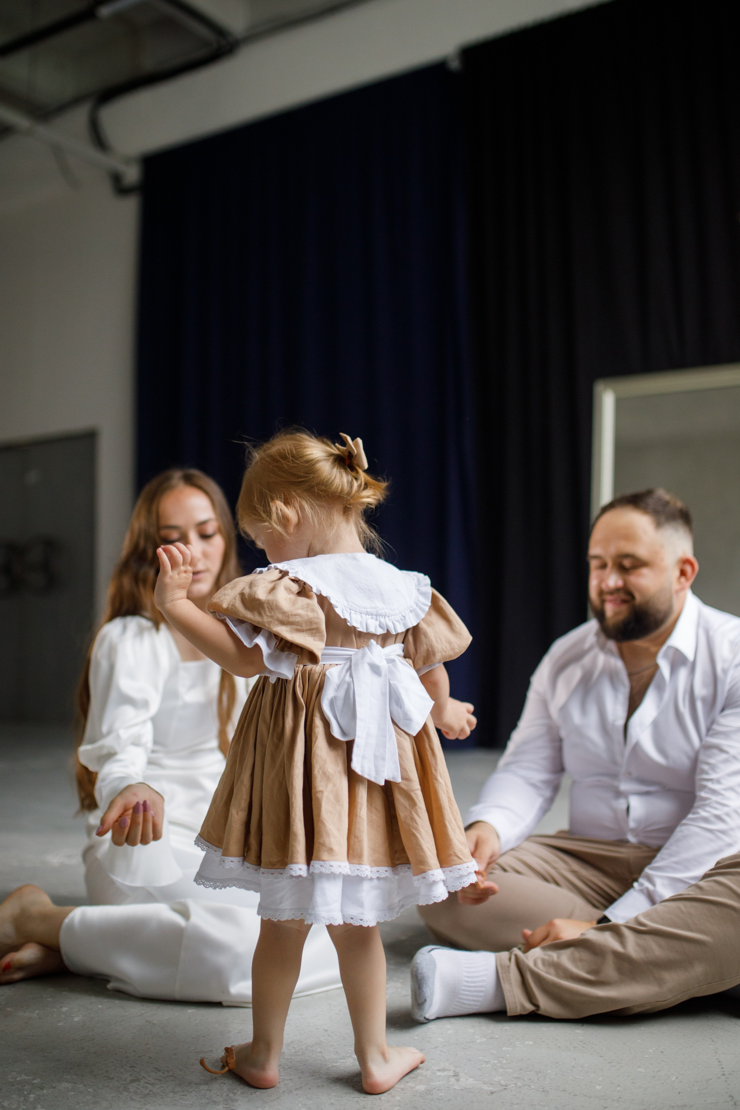 Семейная фотосессия в студии 2 года Валерии. Фотограф в Уфе Ирина Идрисова