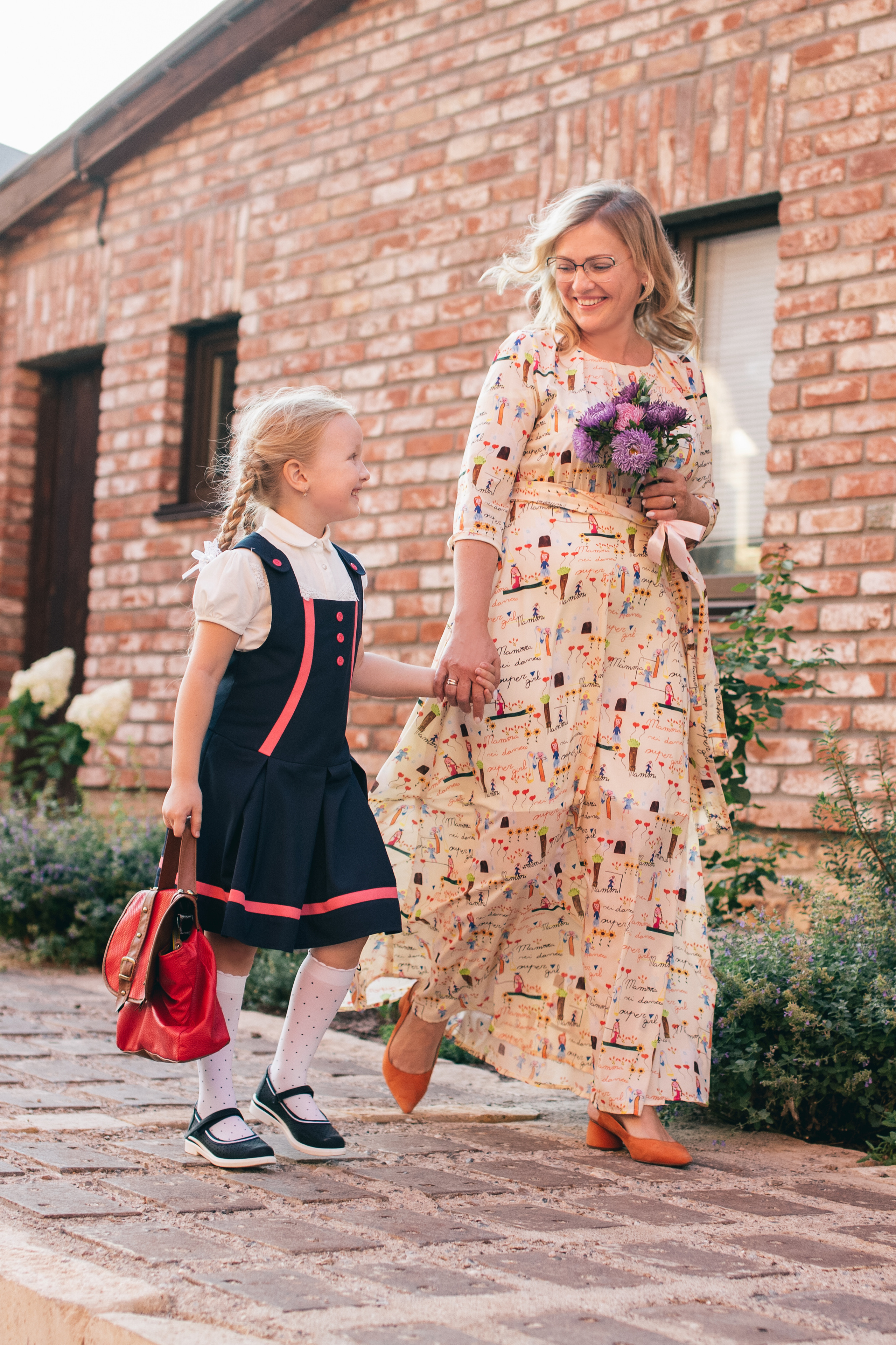 Ева и Лиза идут в 1й класс!. Фотограф в Оренбурге. Профессиональный фотограф