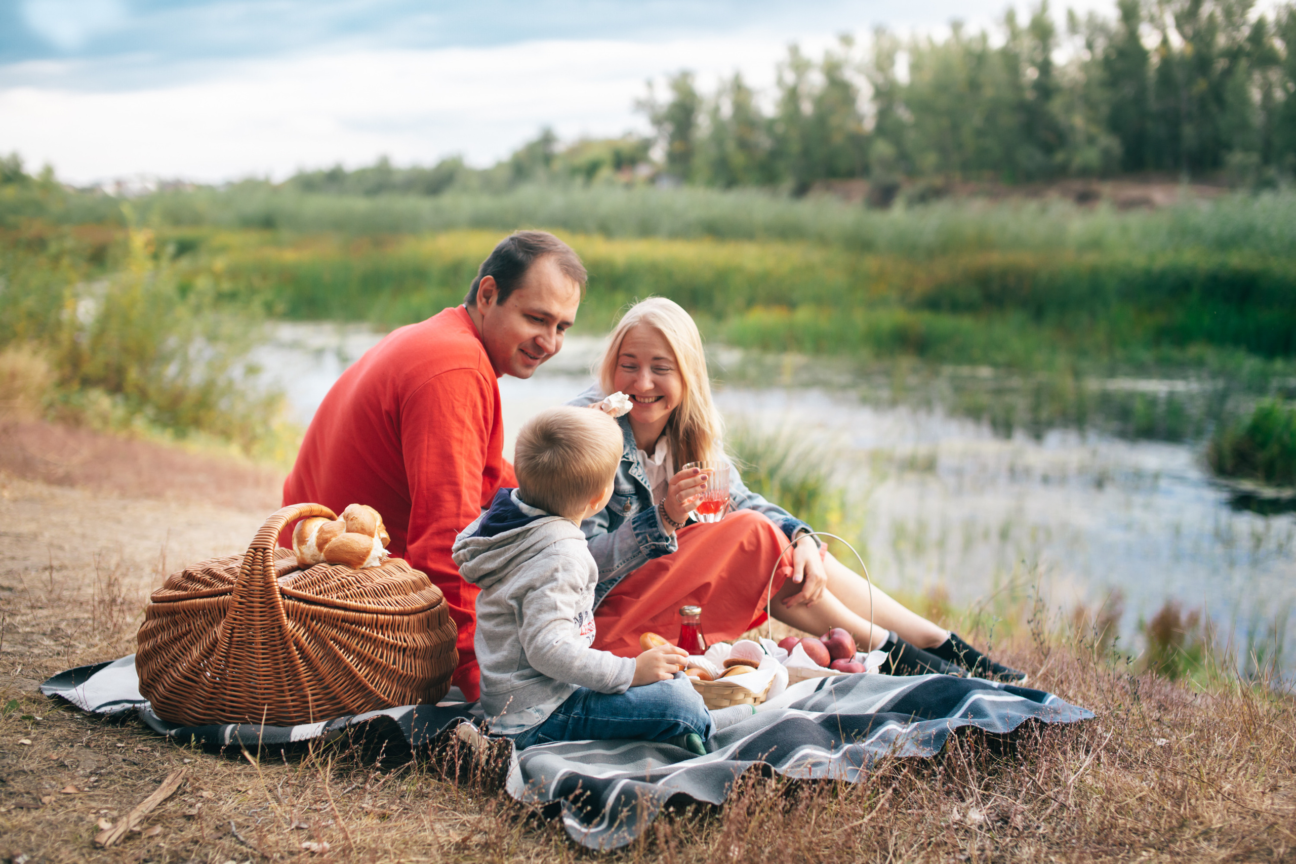 Семейная прогулка в Дубках. Фотограф в Оренбурге. Профессиональный фотограф