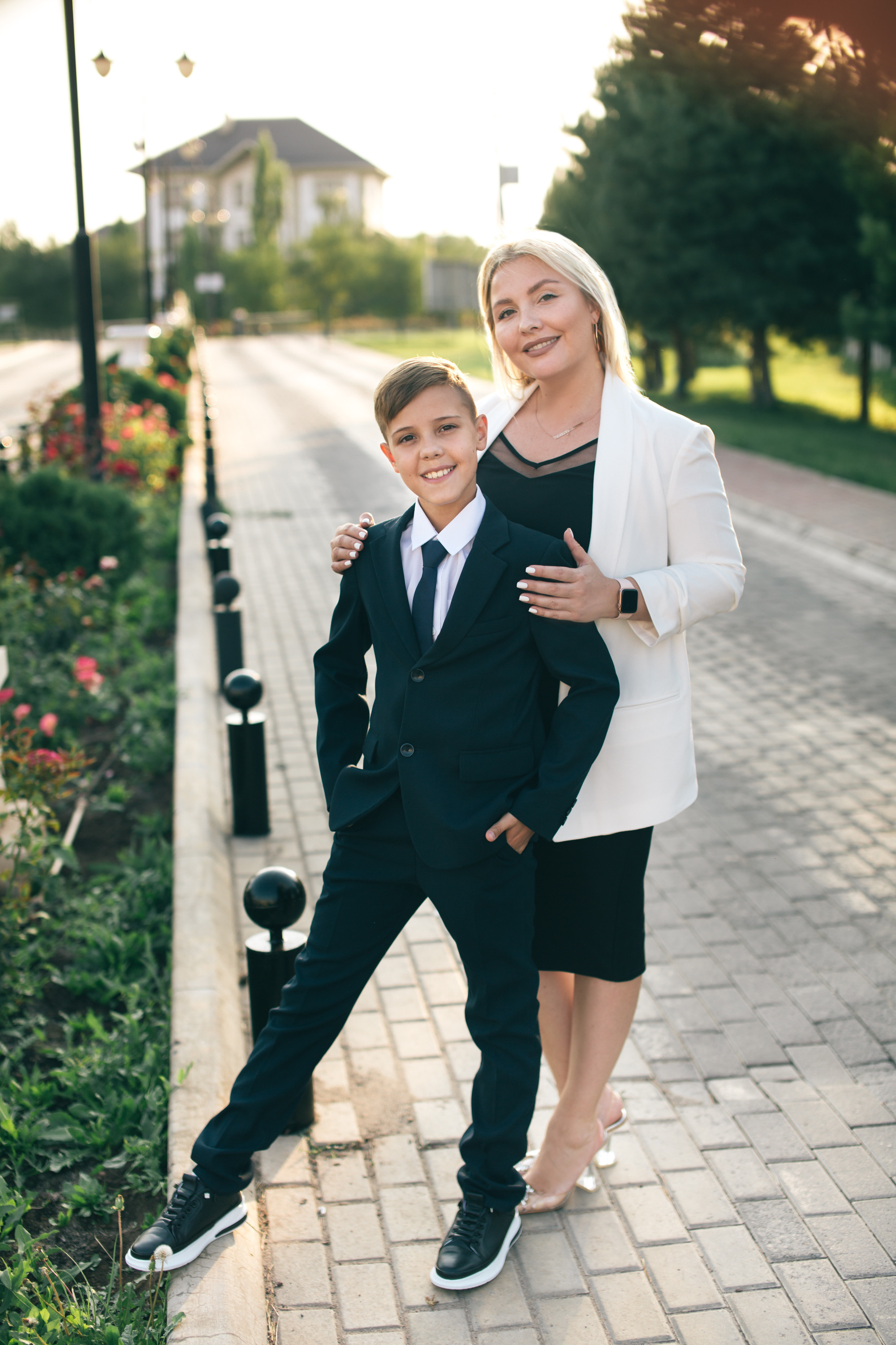 Тимофей и Полина идут в школу. Фотограф в Оренбурге. Профессиональный фотограф