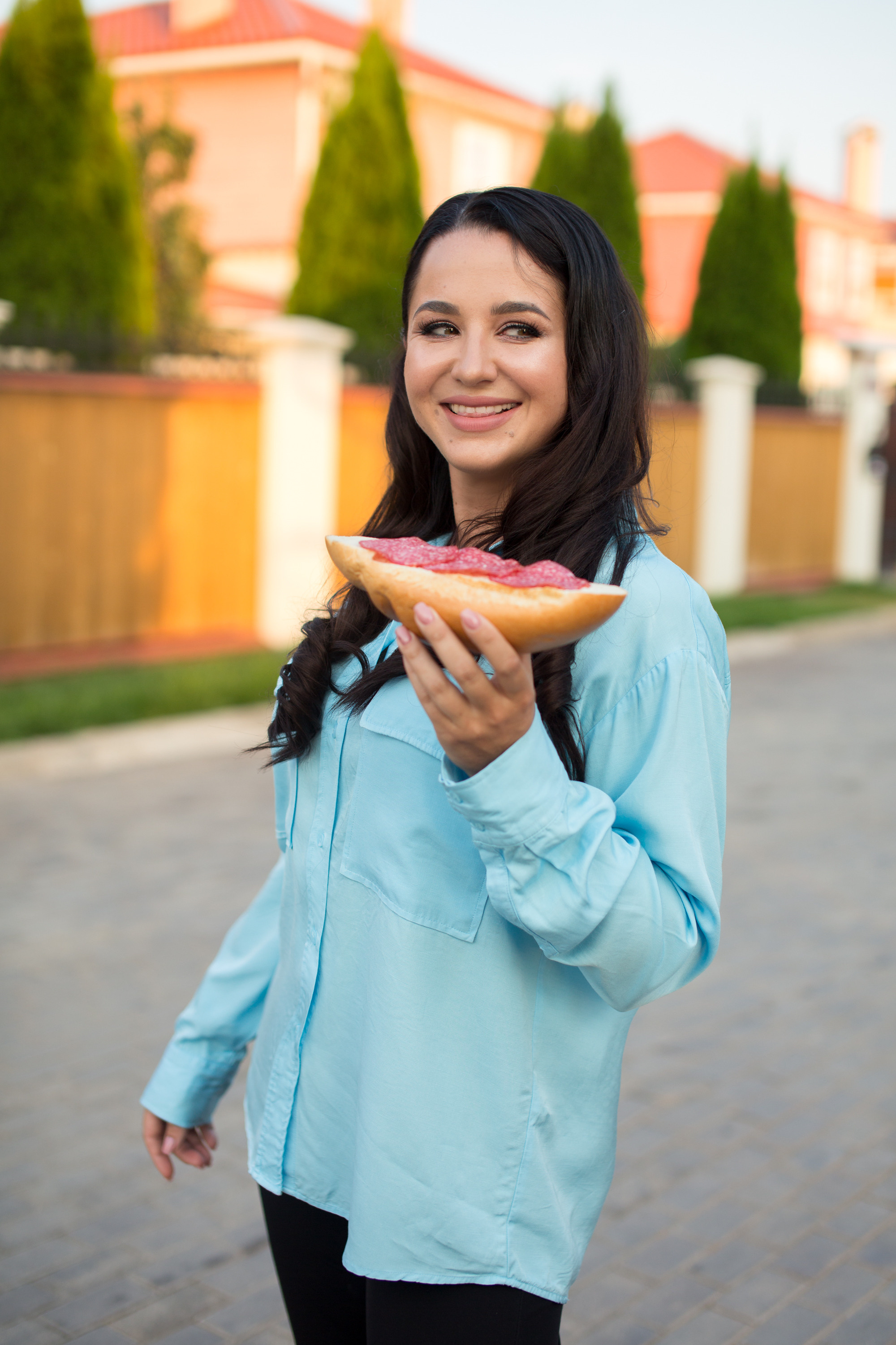 Тимофей и Полина идут в школу. Фотограф в Оренбурге. Профессиональный фотограф