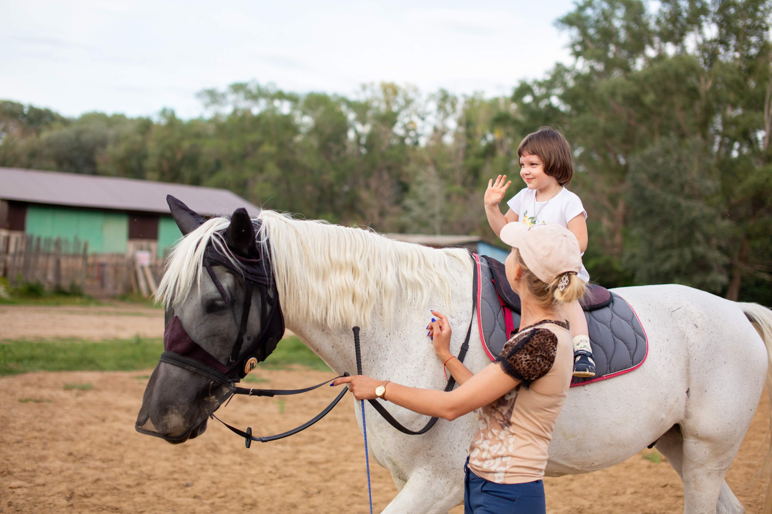 Верочка в конном клубе. Фотограф в Оренбурге. Профессиональный фотограф