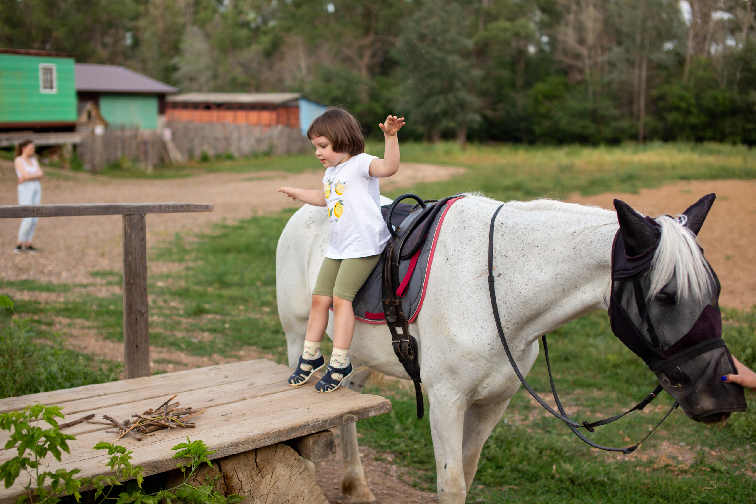Верочка в конном клубе. Фотограф в Оренбурге. Профессиональный фотограф
