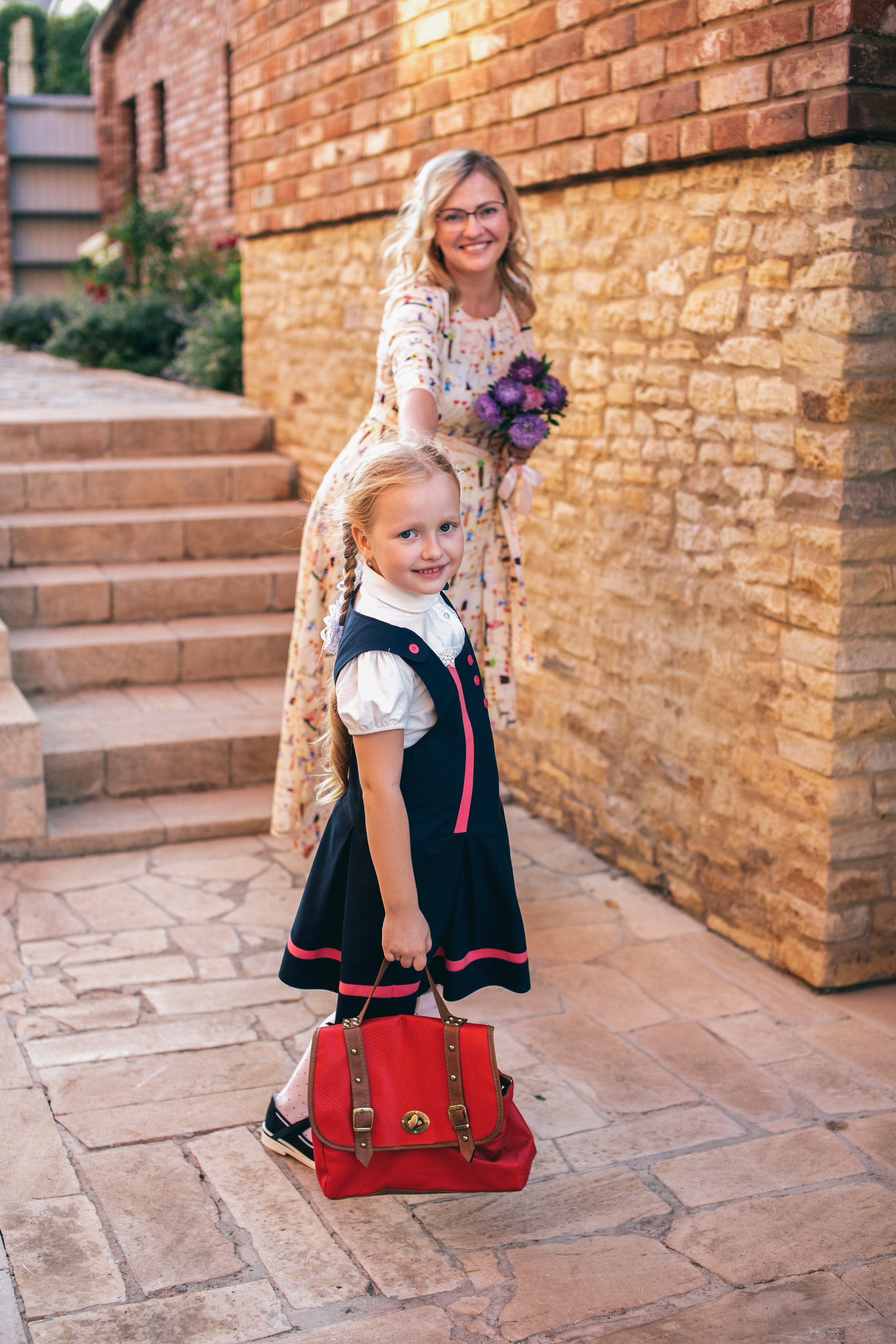 Ева и Лиза идут в 1й класс!. Фотограф в Оренбурге. Профессиональный фотограф