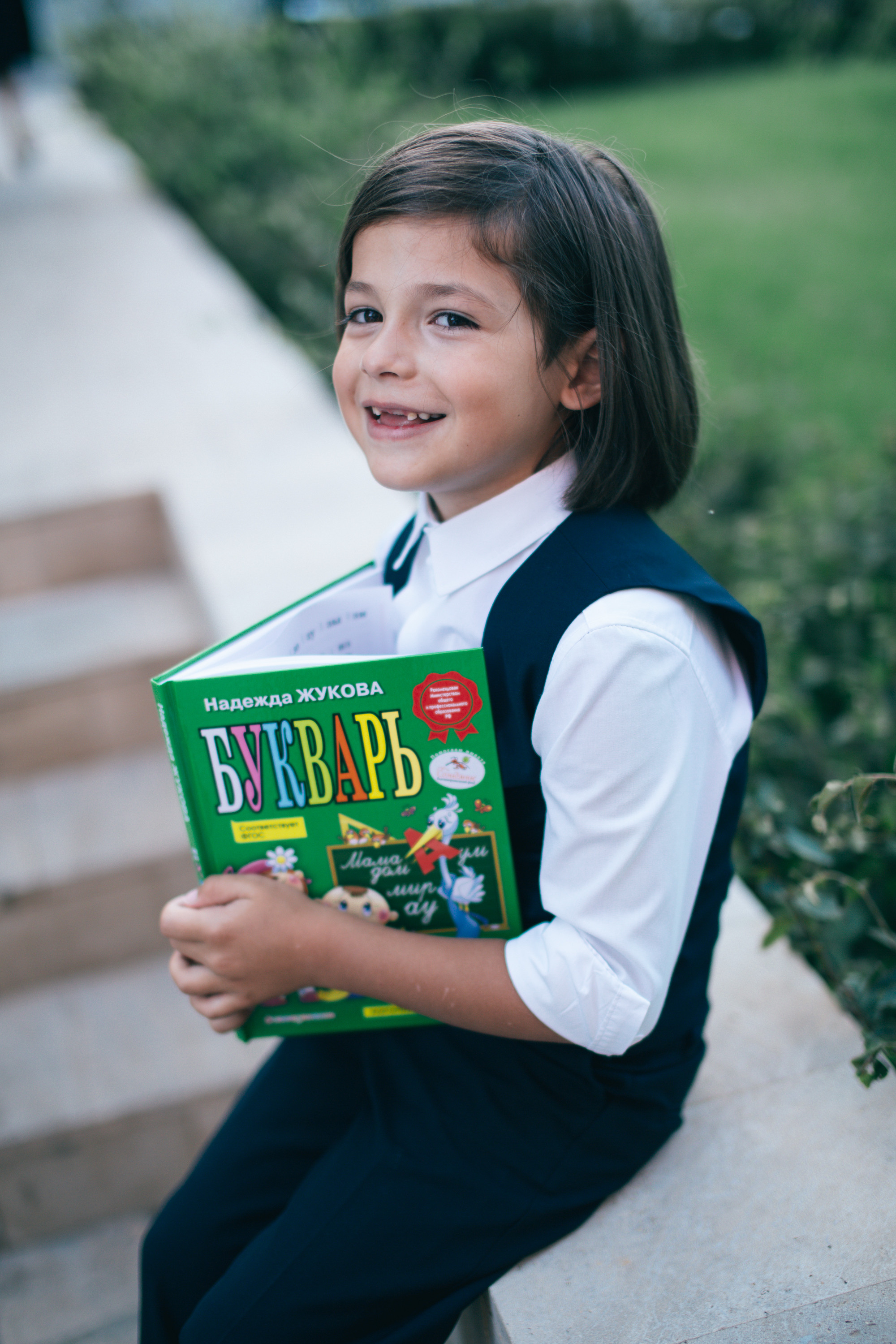 Катя идёт в школу. Фотограф в Оренбурге. Профессиональный фотограф