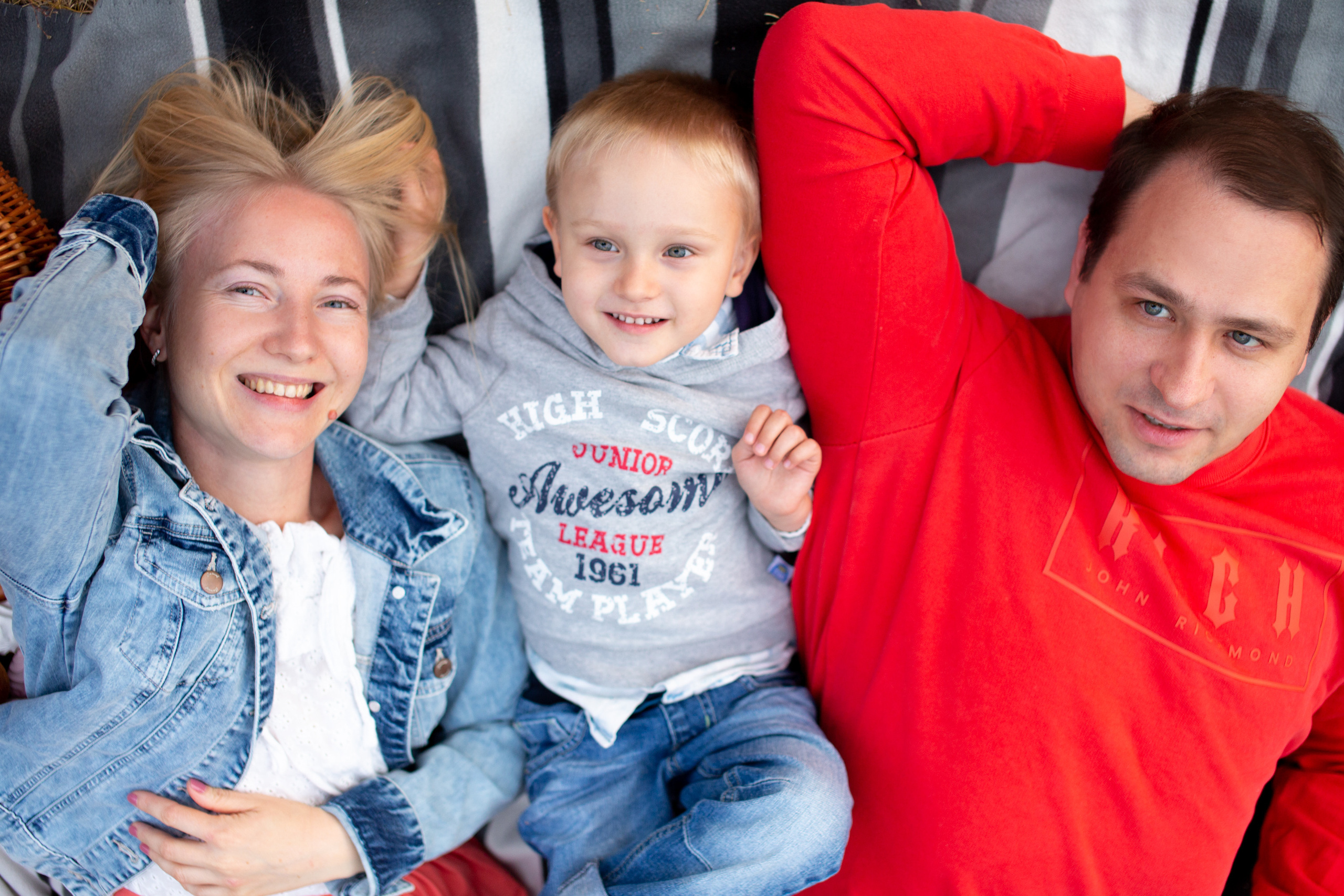 Семейная прогулка в Дубках. Фотограф в Оренбурге. Профессиональный фотограф