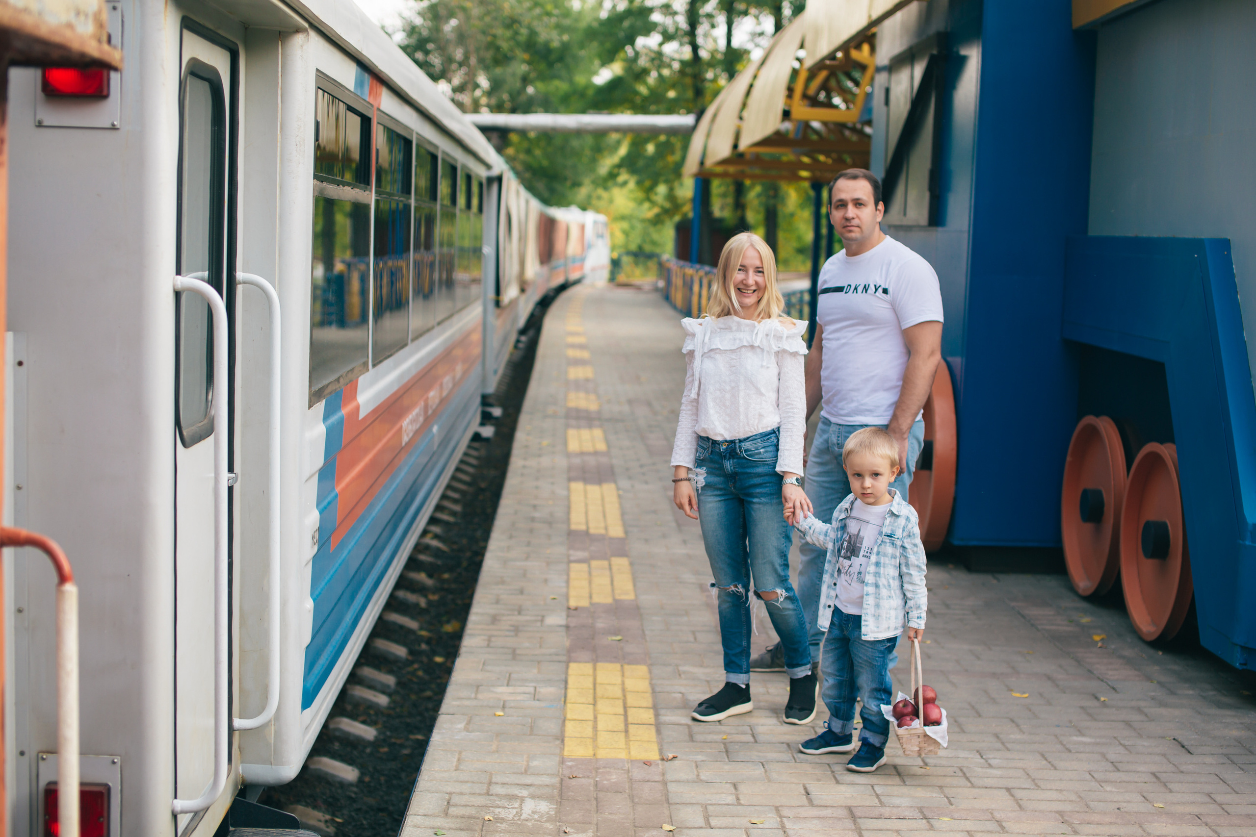 Семейная прогулка в Дубках. Фотограф в Оренбурге. Профессиональный фотограф