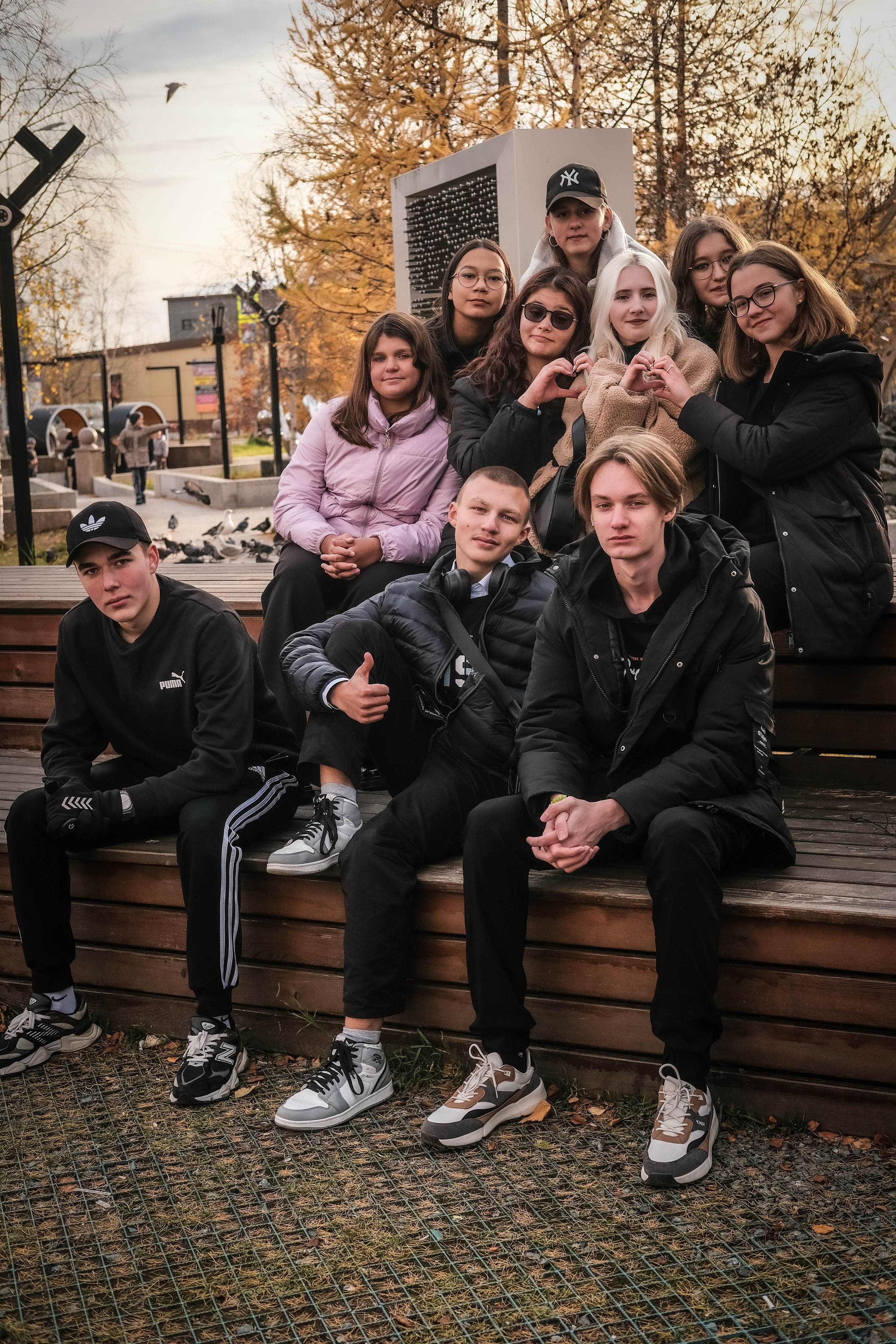 9 класс (прогулочная). Фотограф Елена Дегтярева. Семейная, детская и школьная фотография в Тюмени. Яркие и живые снимки, которые сохранят историю вашей семьи