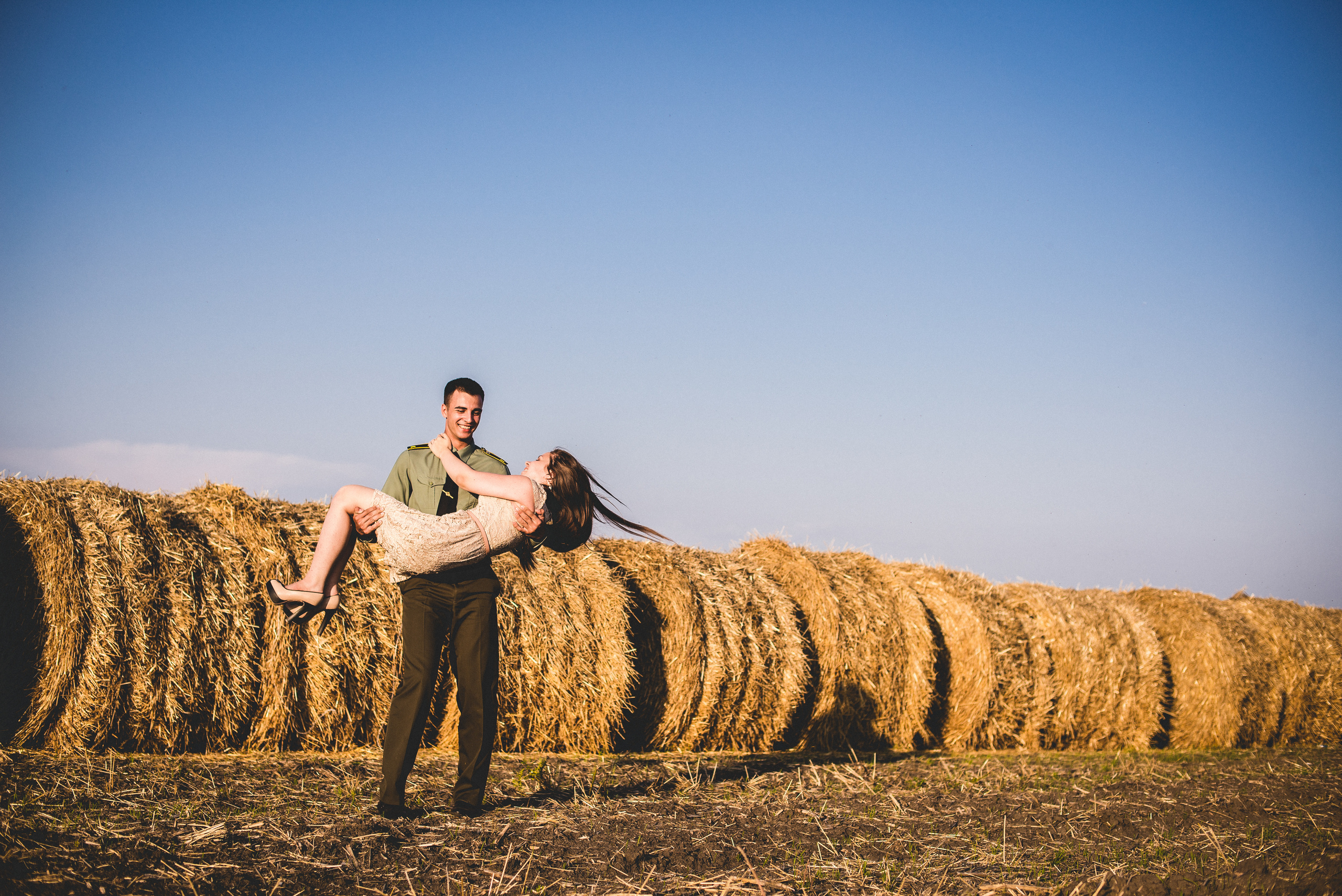 Лав на снопах. Визуальный художник «Границы внутри»