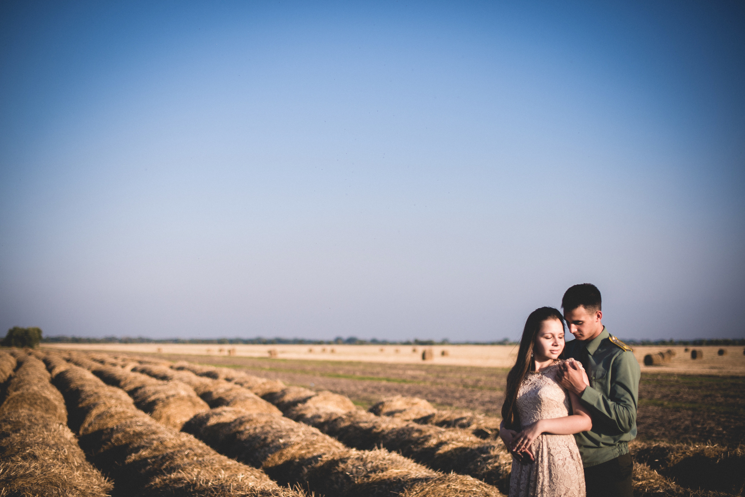 Лав на снопах. Визуальный художник «Границы внутри»