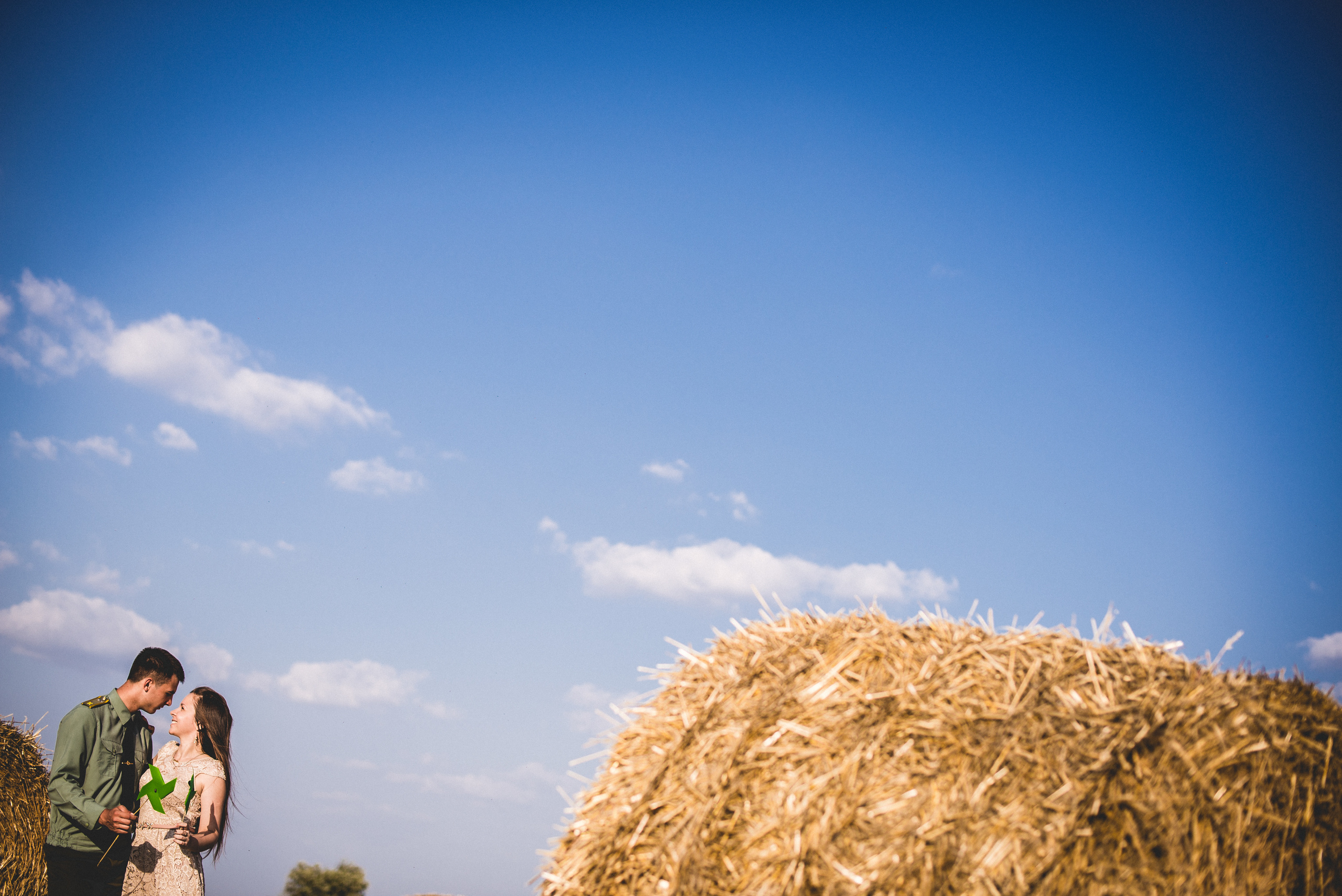 Лав на снопах. Визуальный художник «Границы внутри»