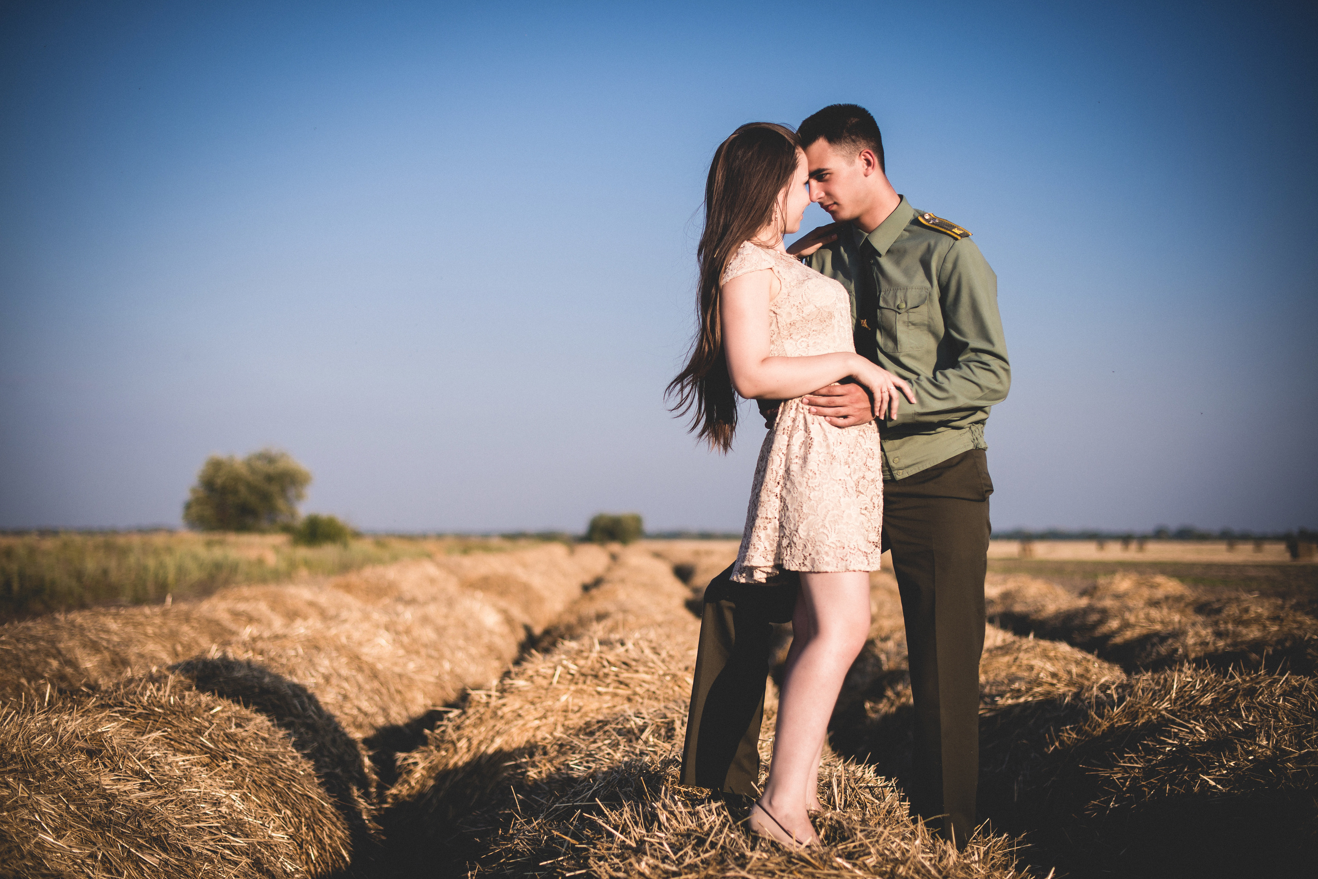 Лав на снопах. Визуальный художник «Границы внутри»