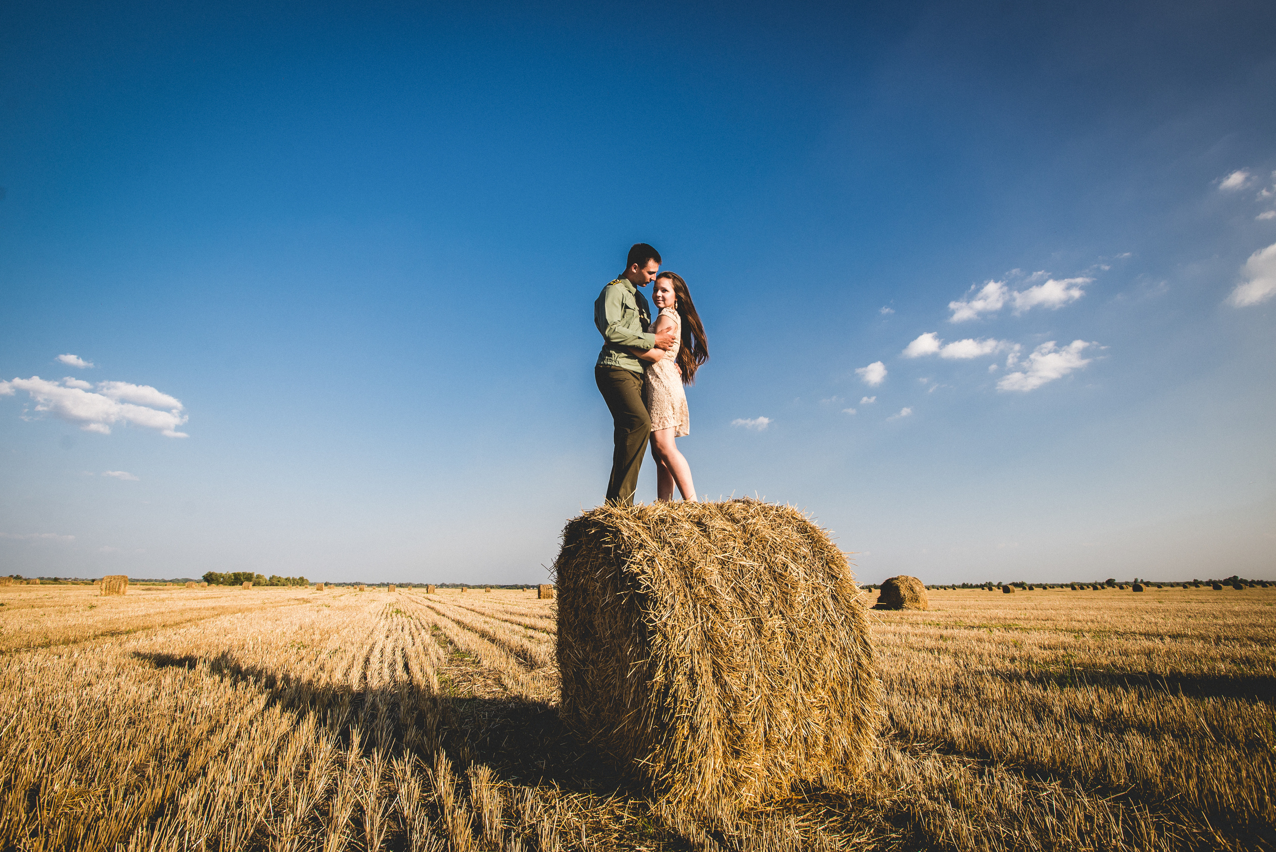 Лав на снопах. Визуальный художник «Границы внутри»