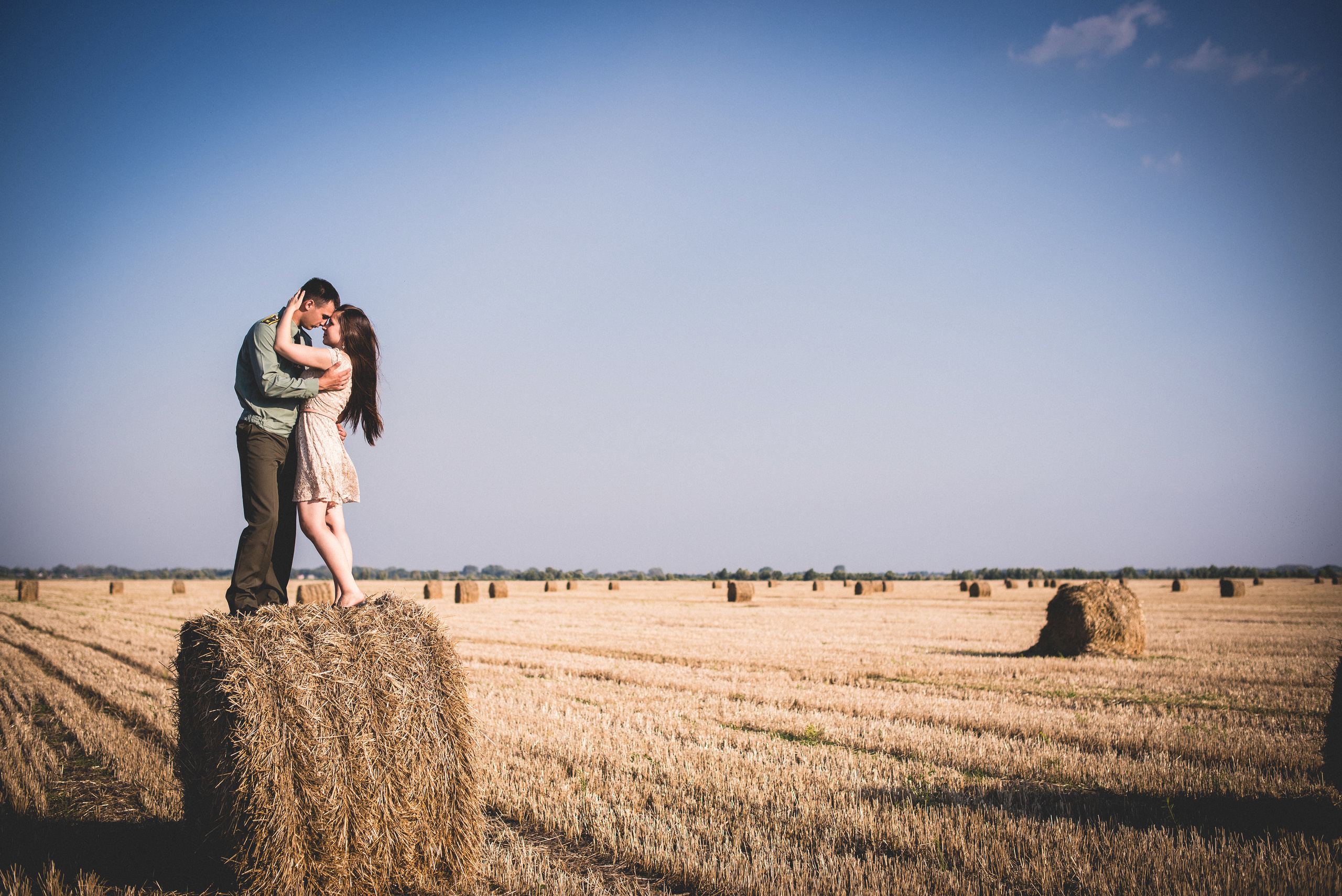 Лав на снопах. Визуальный художник «Границы внутри»