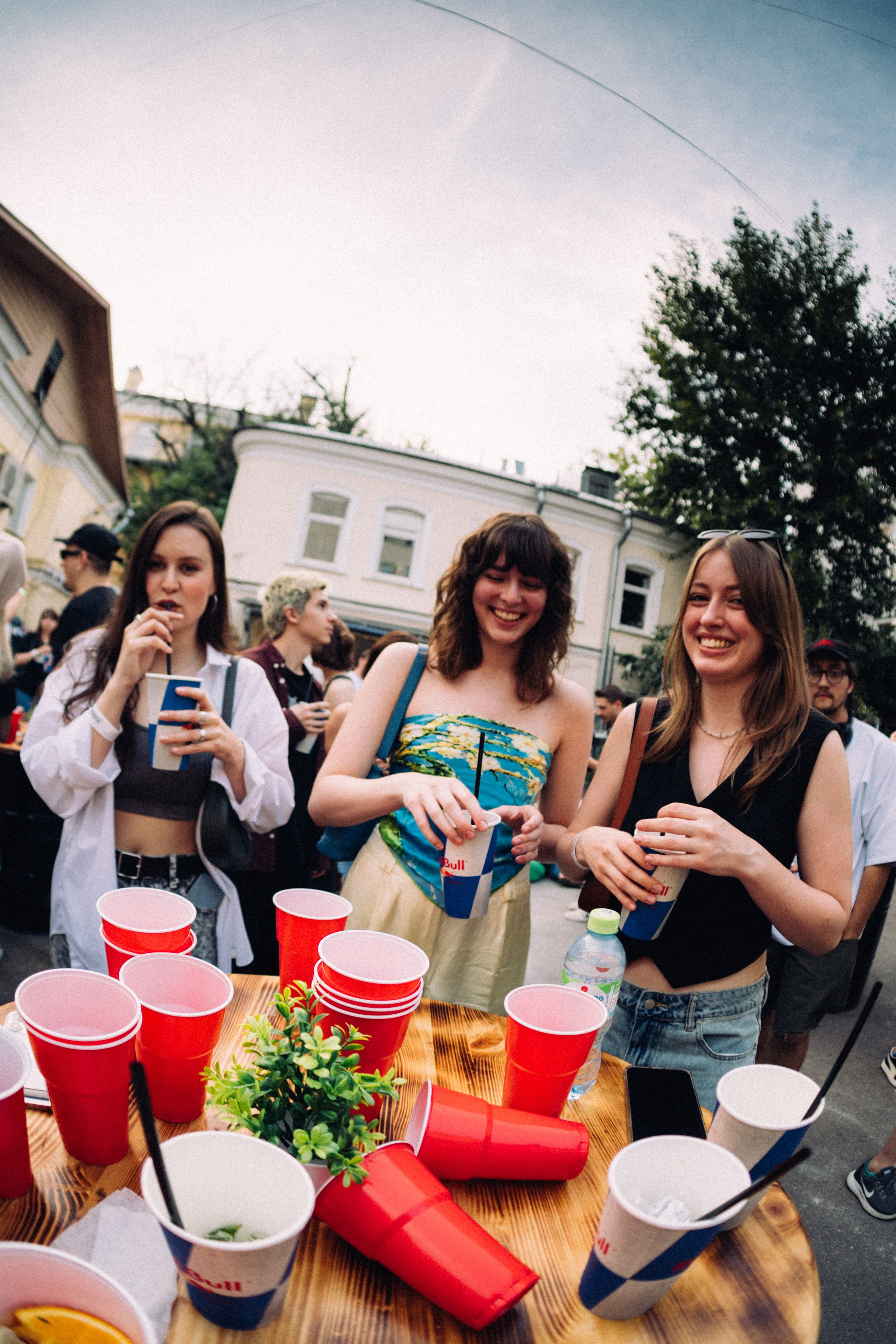 Двор в UPPERCUTS. СПАСИБО, ДАНИЛ