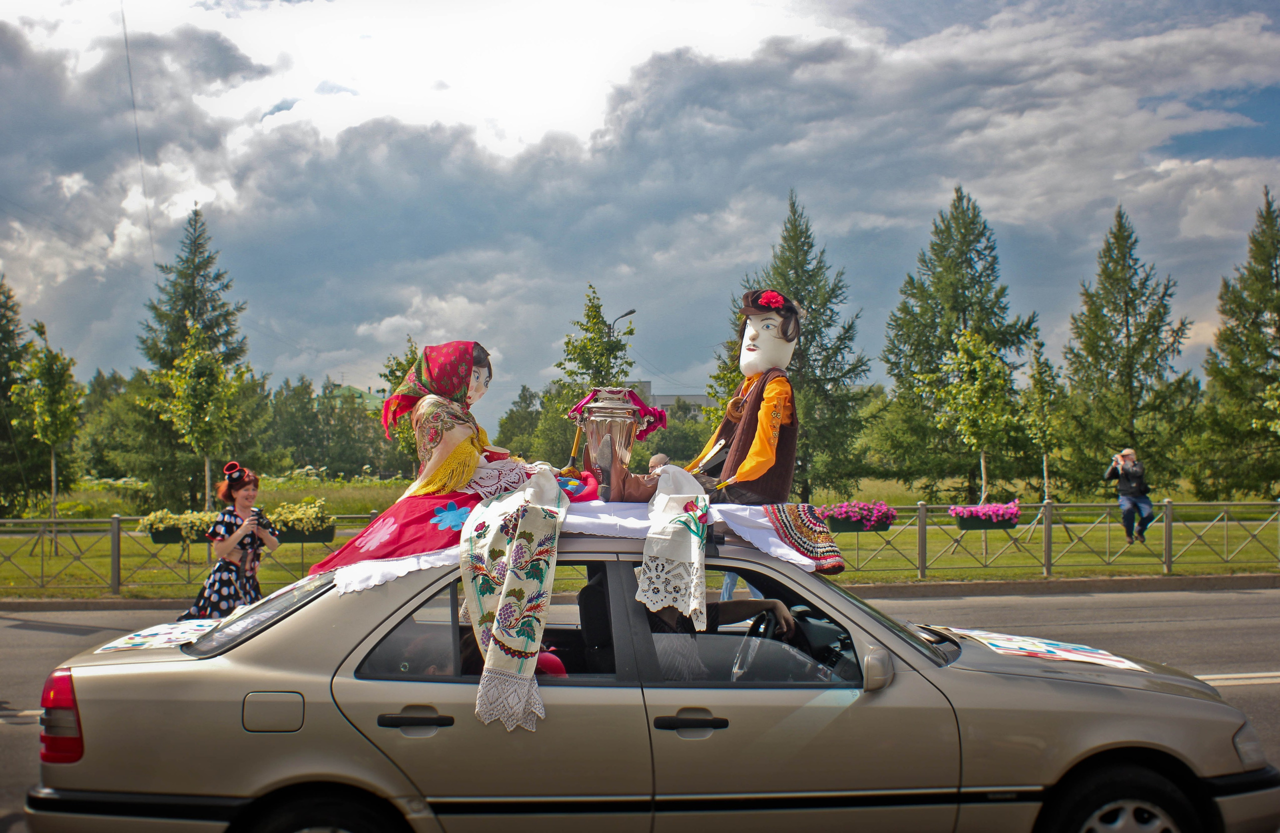 2011. Стрит-фотография, полная абсурда, идиотизма и красоты