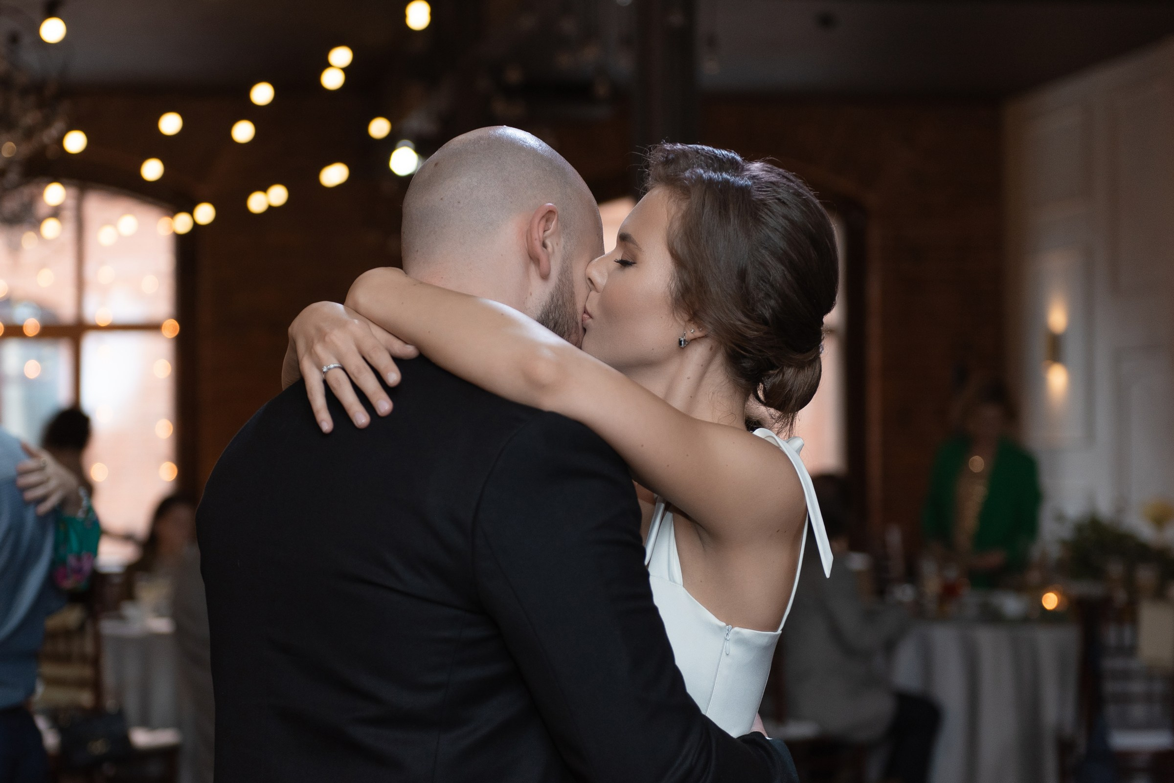 свадебный банкет в весеннем лофте