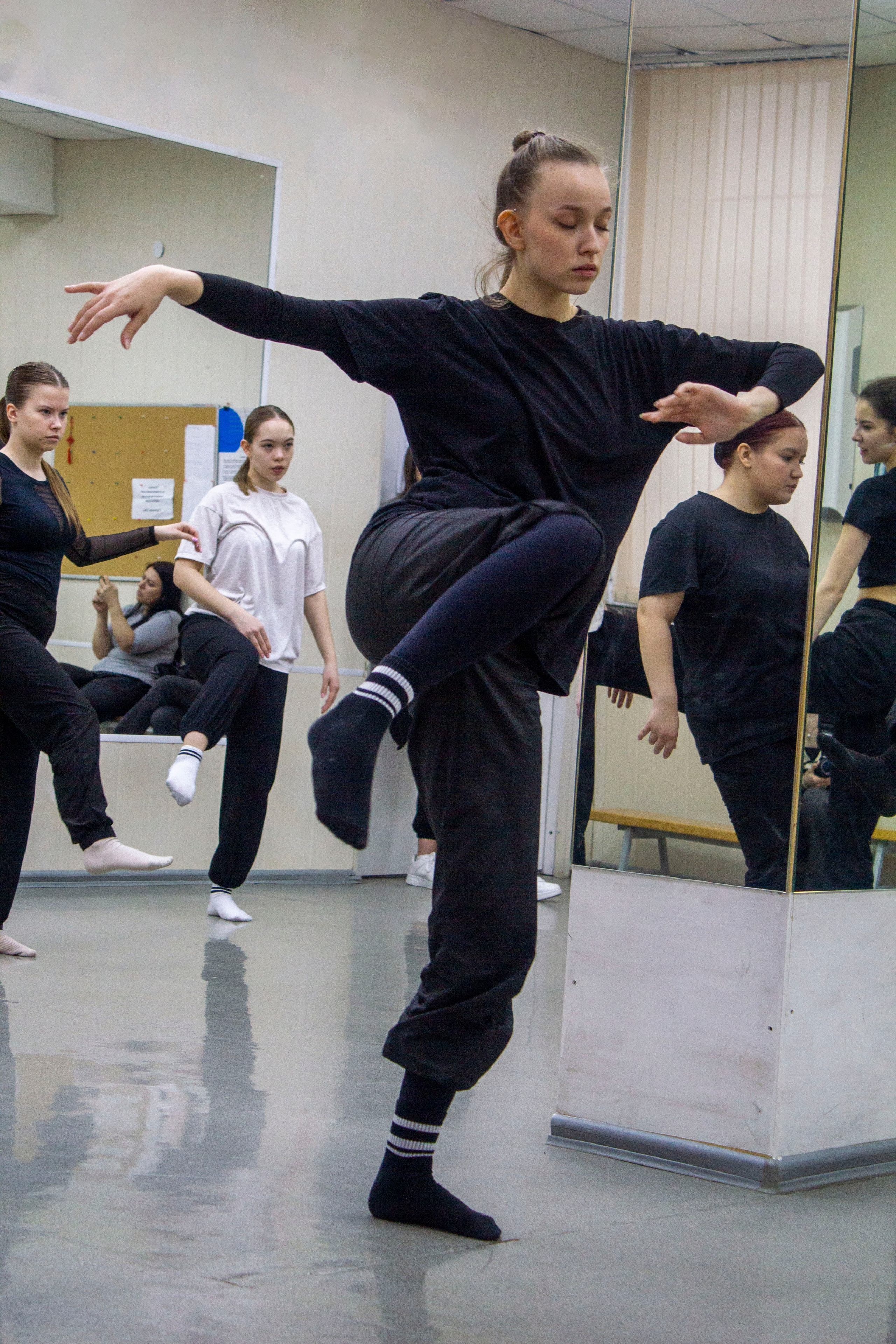 День современной хореографии в Екатеринбургской академии современного искусства