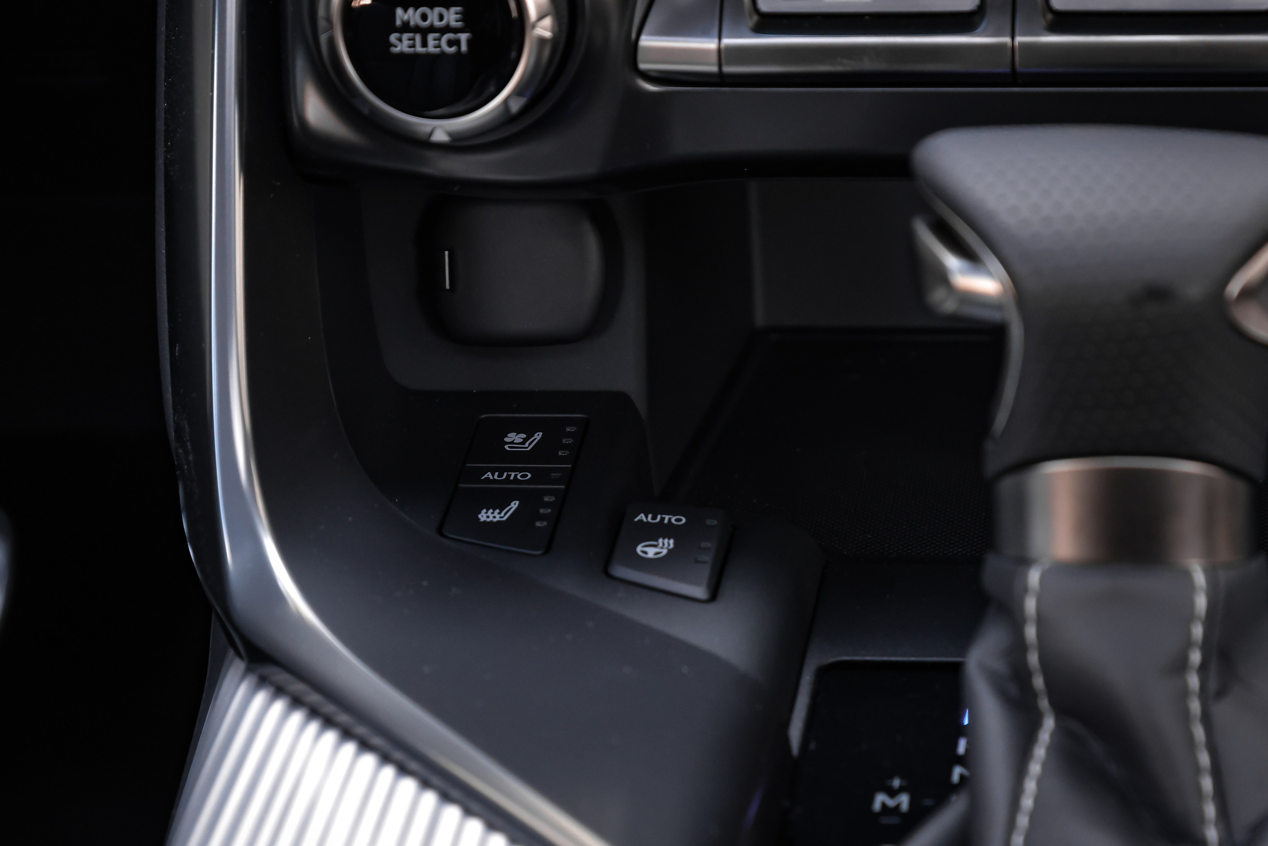 2024 LEXUS LX 500d. Mixturecaptures