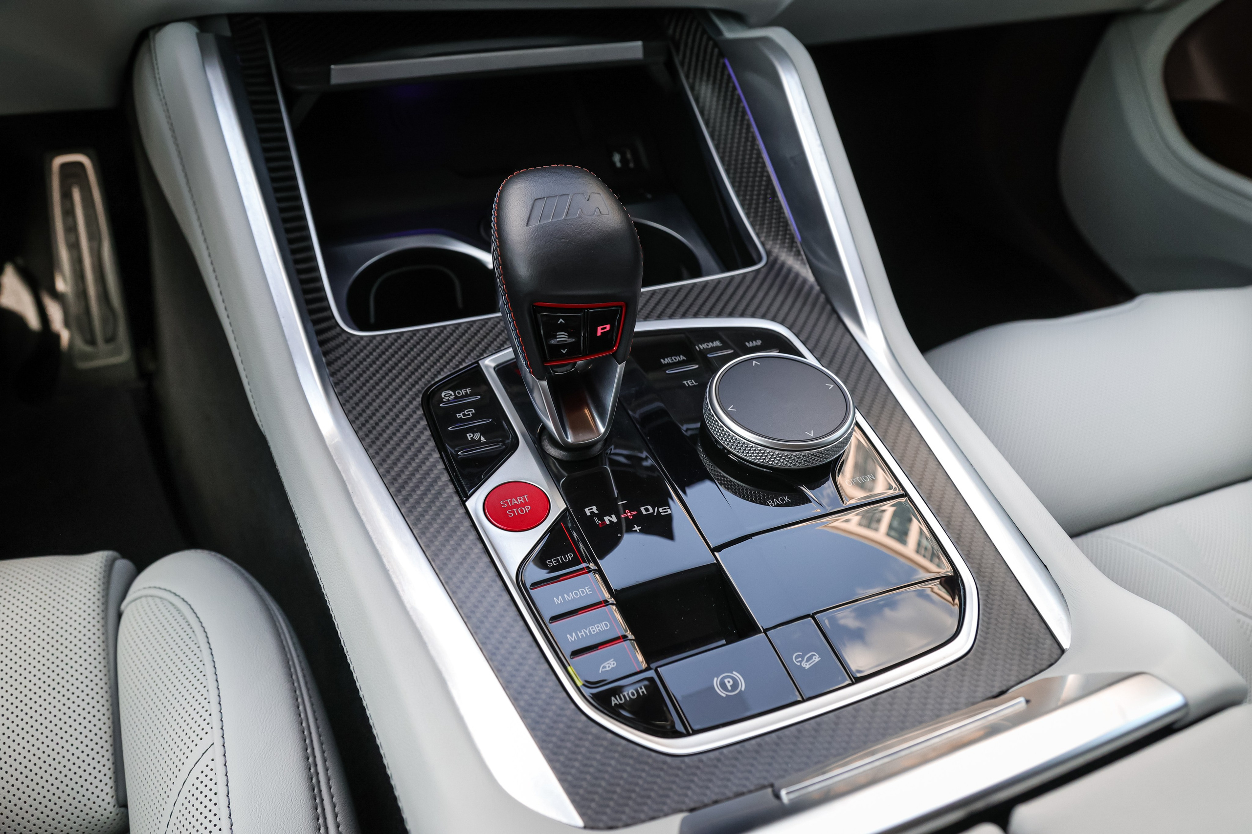 2024 BMW XM. Mixturecaptures