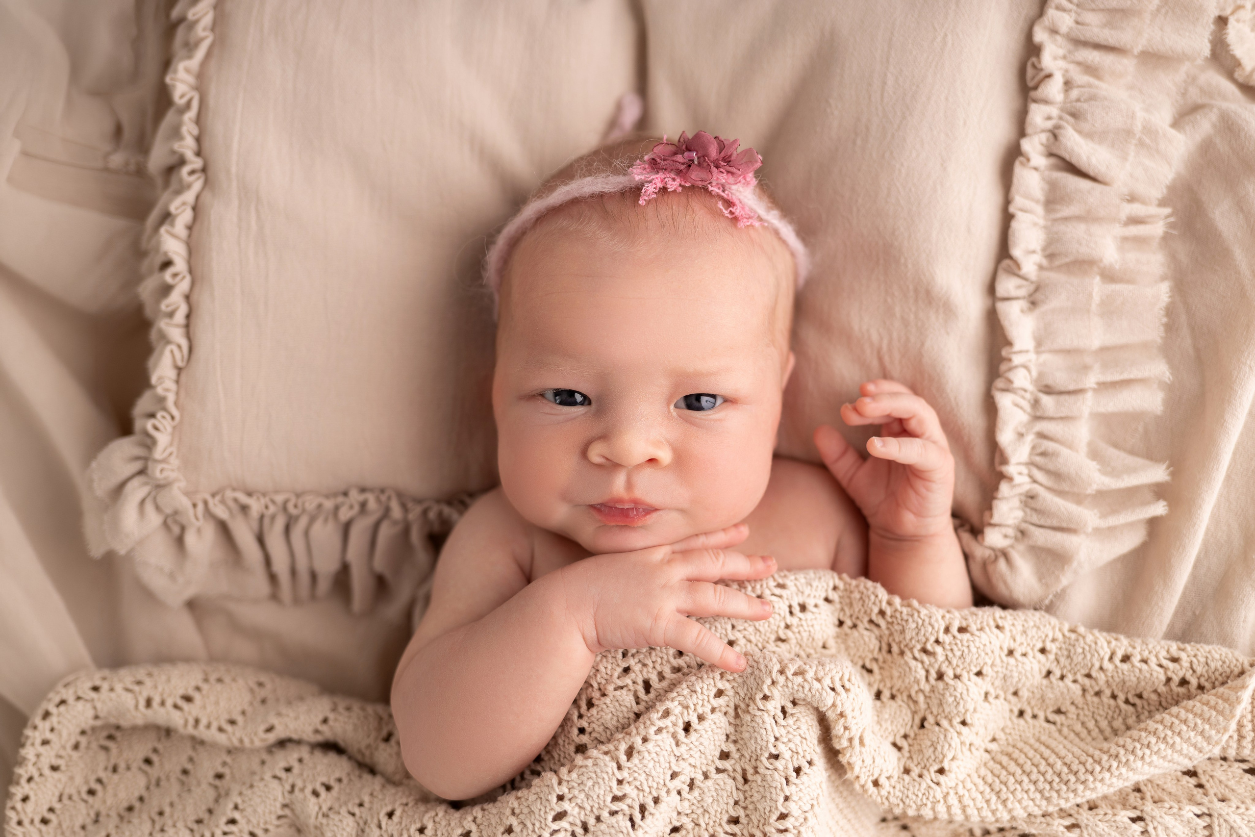 Newborn съемка в стиле Лайф. Фотограф новорожденных малышей в Омске и Омской области Эльвира Камаева