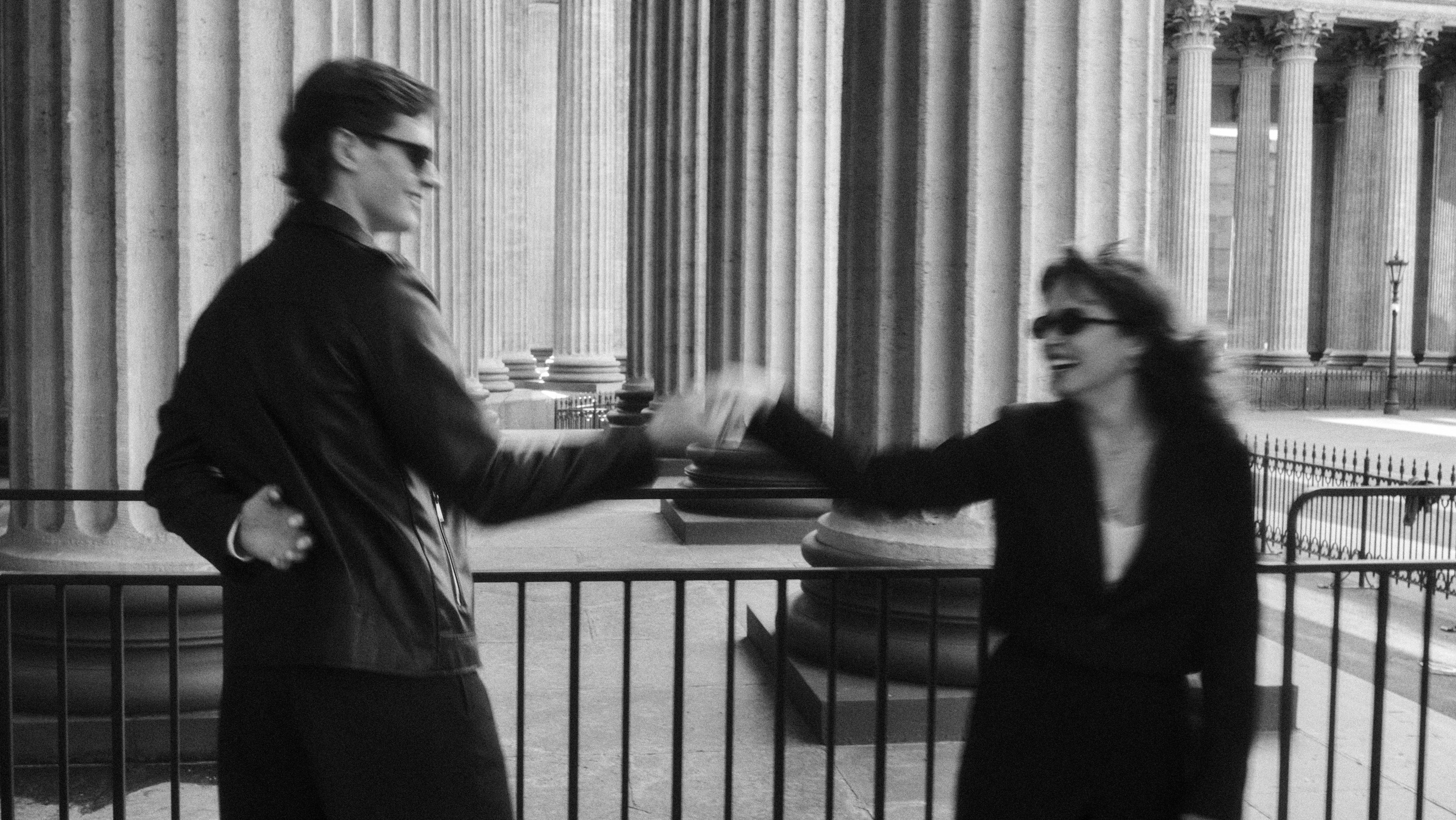 Городской роман — чёрно-белая фотосессия у Казанского собора, Санкт-Петербург. Сергей Горшенин — профессиональный фотограф