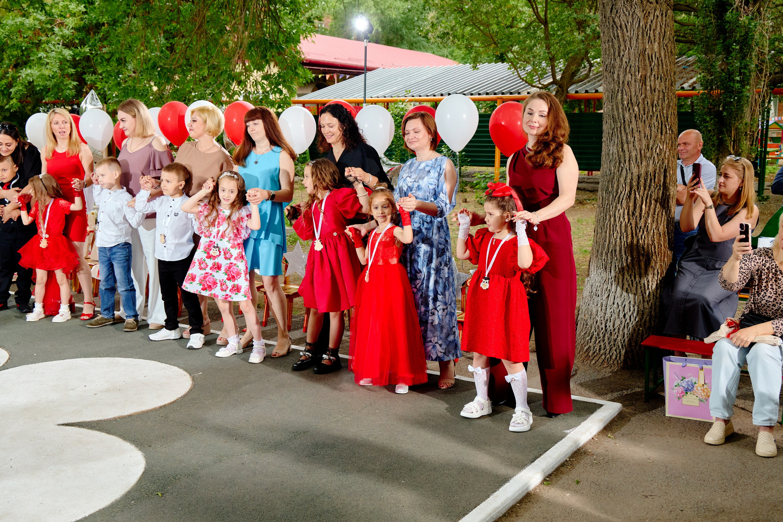 Выпускной 45 сад. Фотограф Выпускные альбомы Таганрог Сергей Коробченко