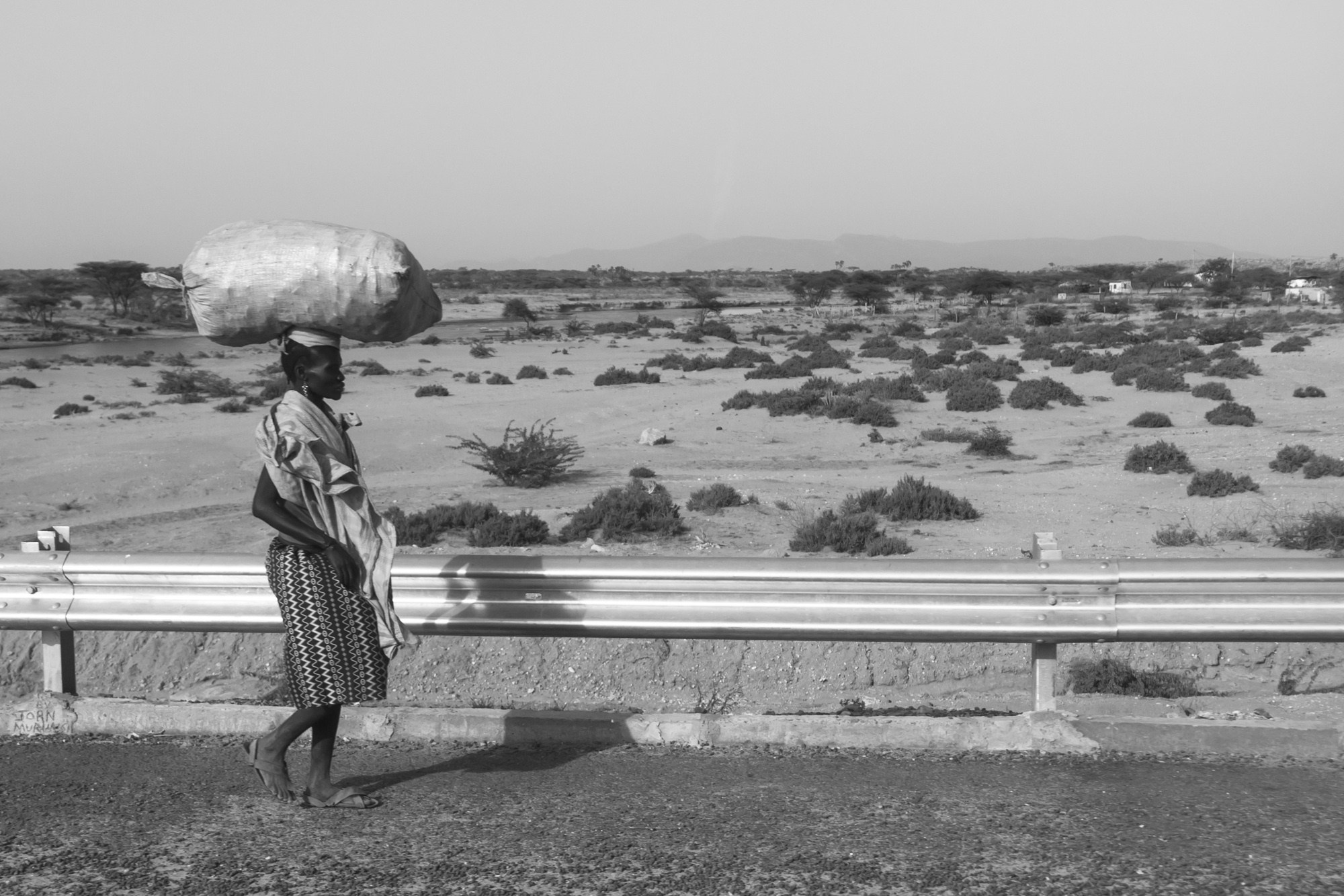 Кения. На обочине дороги. Фотограф Алексей Скоробогатько
