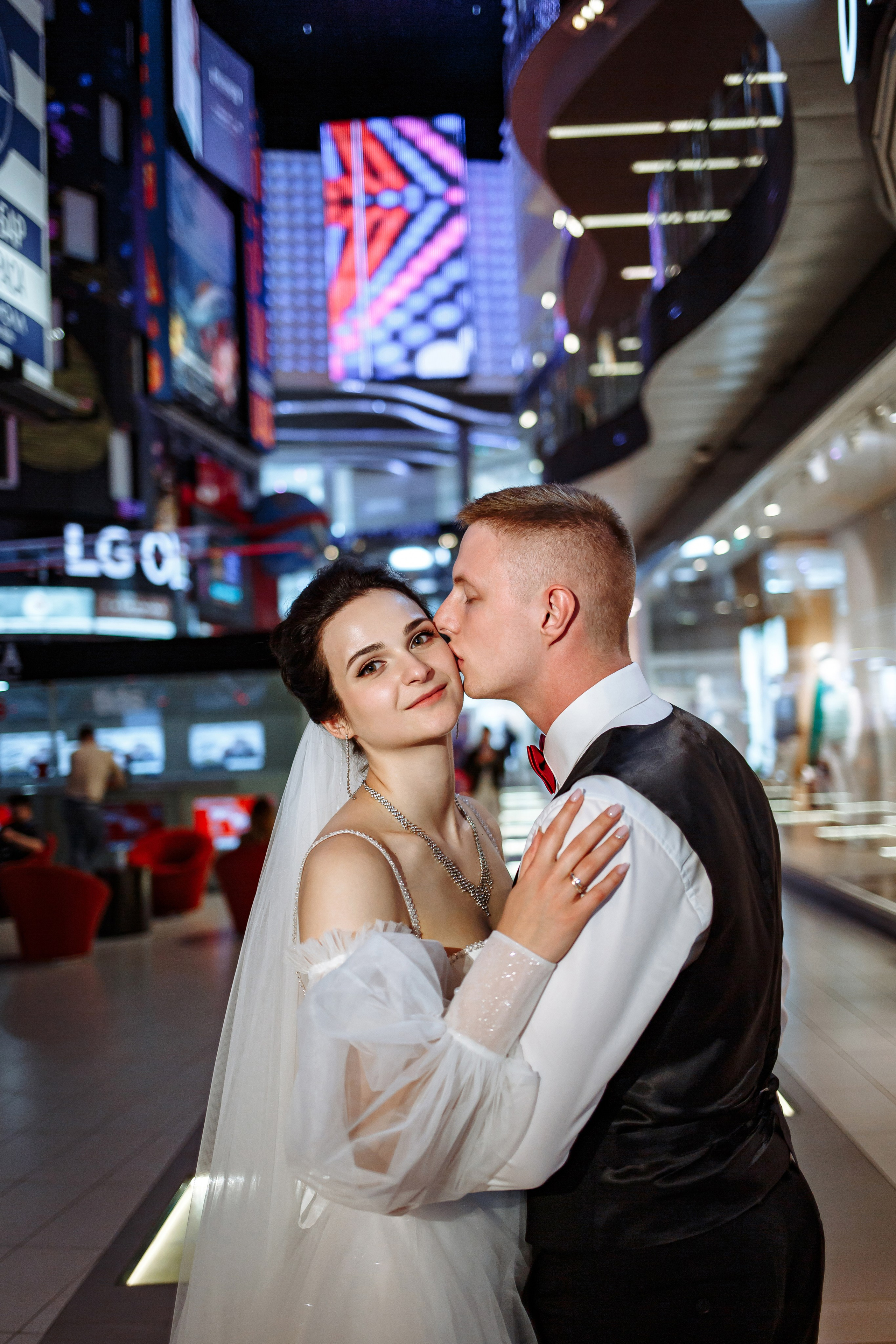 ЗАГС в ТЦ Вегас Крокус сити, регистрация брака, фото, видео. Свадебный фотограф Москва и МО Сергей Киржаев