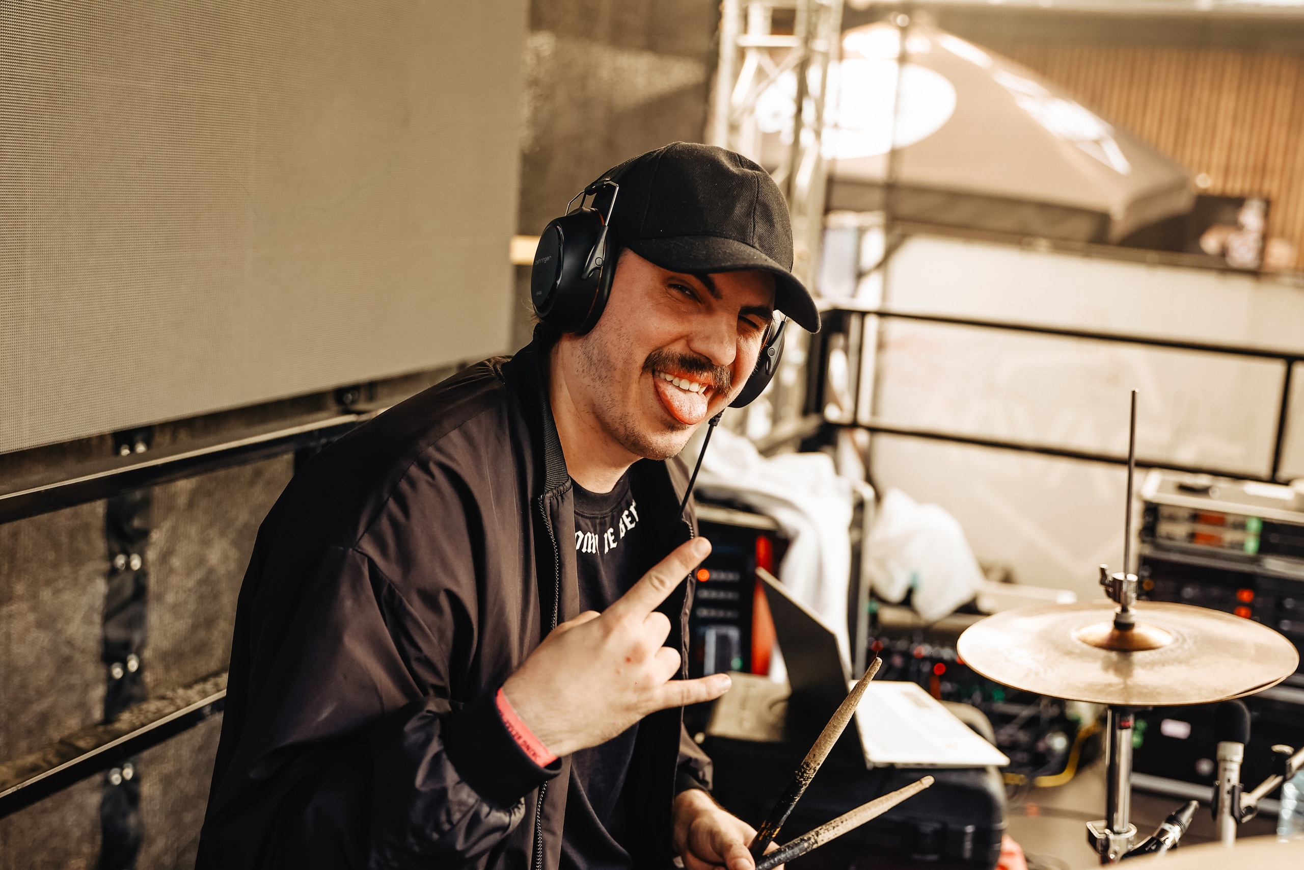 ЛЕТНИЙ МЕТАЛ В ПРАВДЕ