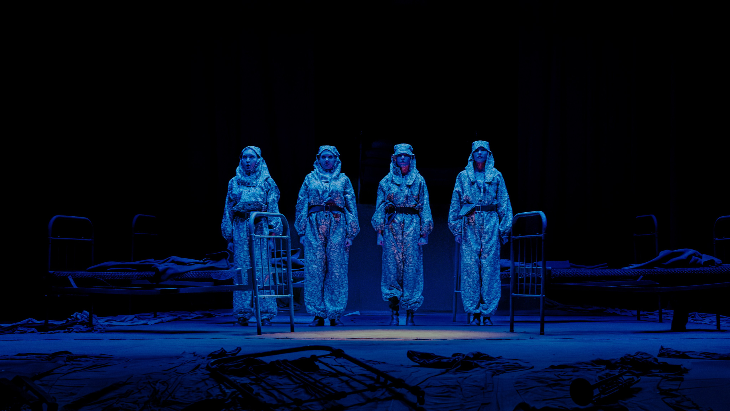 Театр Юного Зрителя " Не покидай меня». Фотограф Марк Файзулин