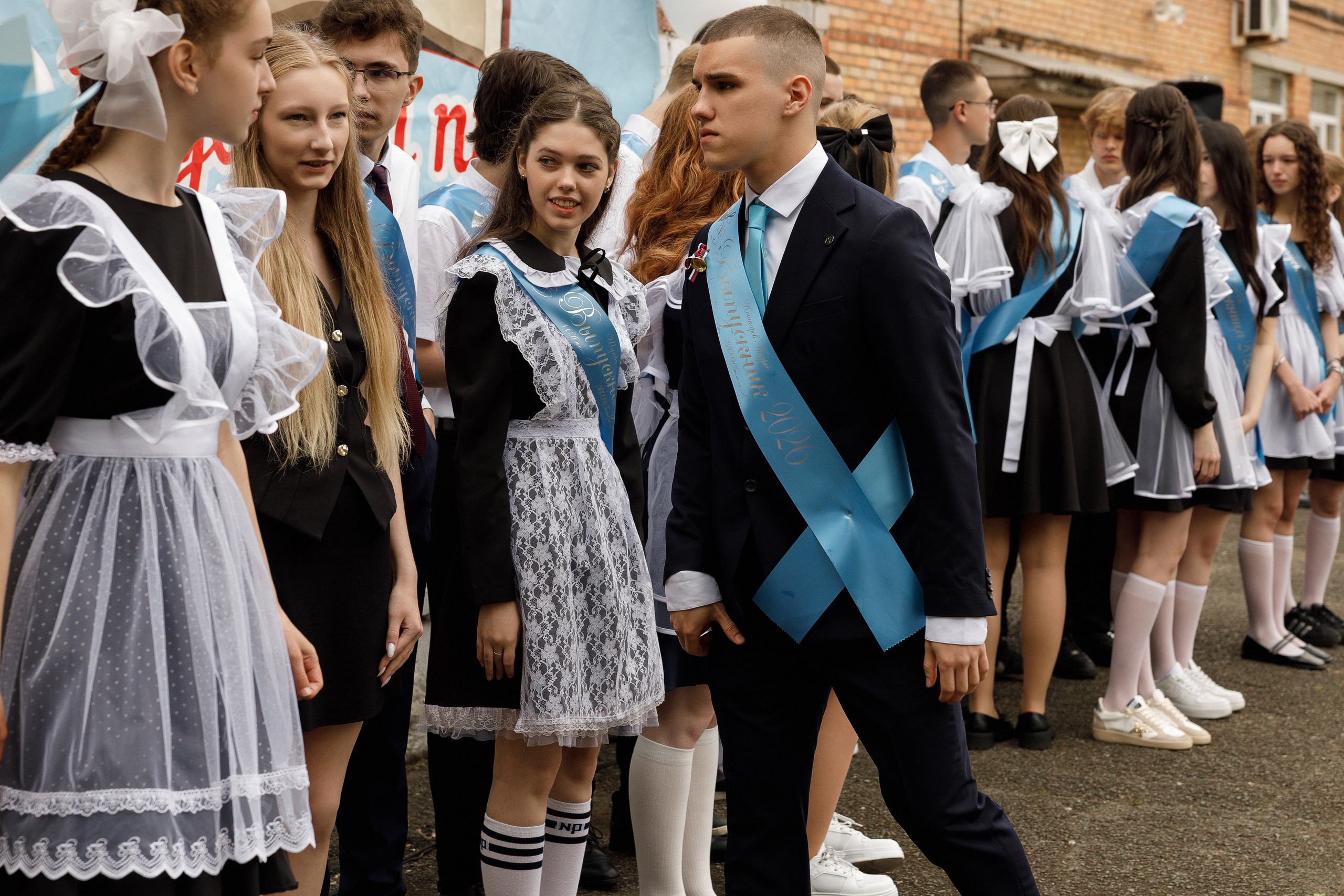 Последний звонок Гимназия Артем. Photoalbum-vl.ru