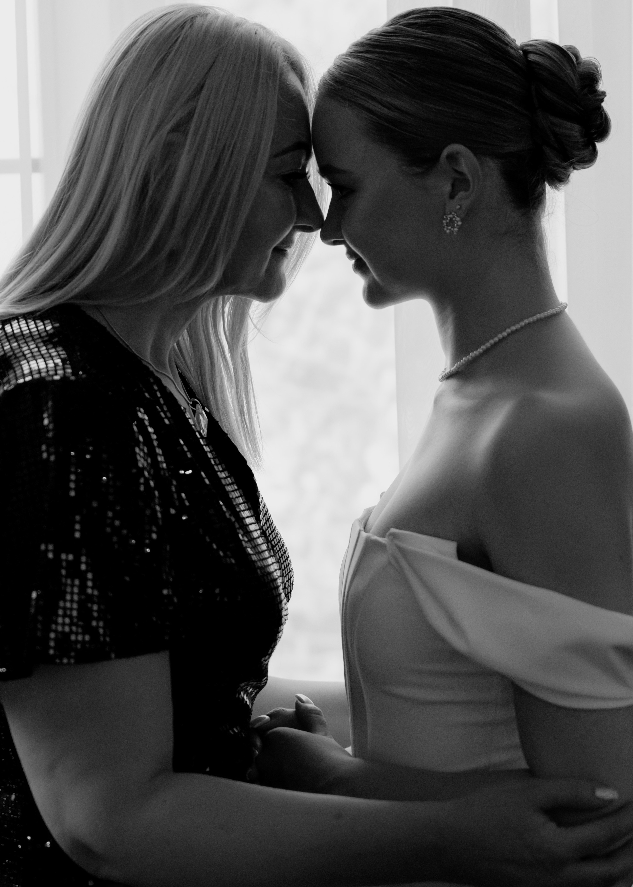 Свадебная фотосессия в отеле Чайковский г. Калининград. Свадебный фотограф Калининград