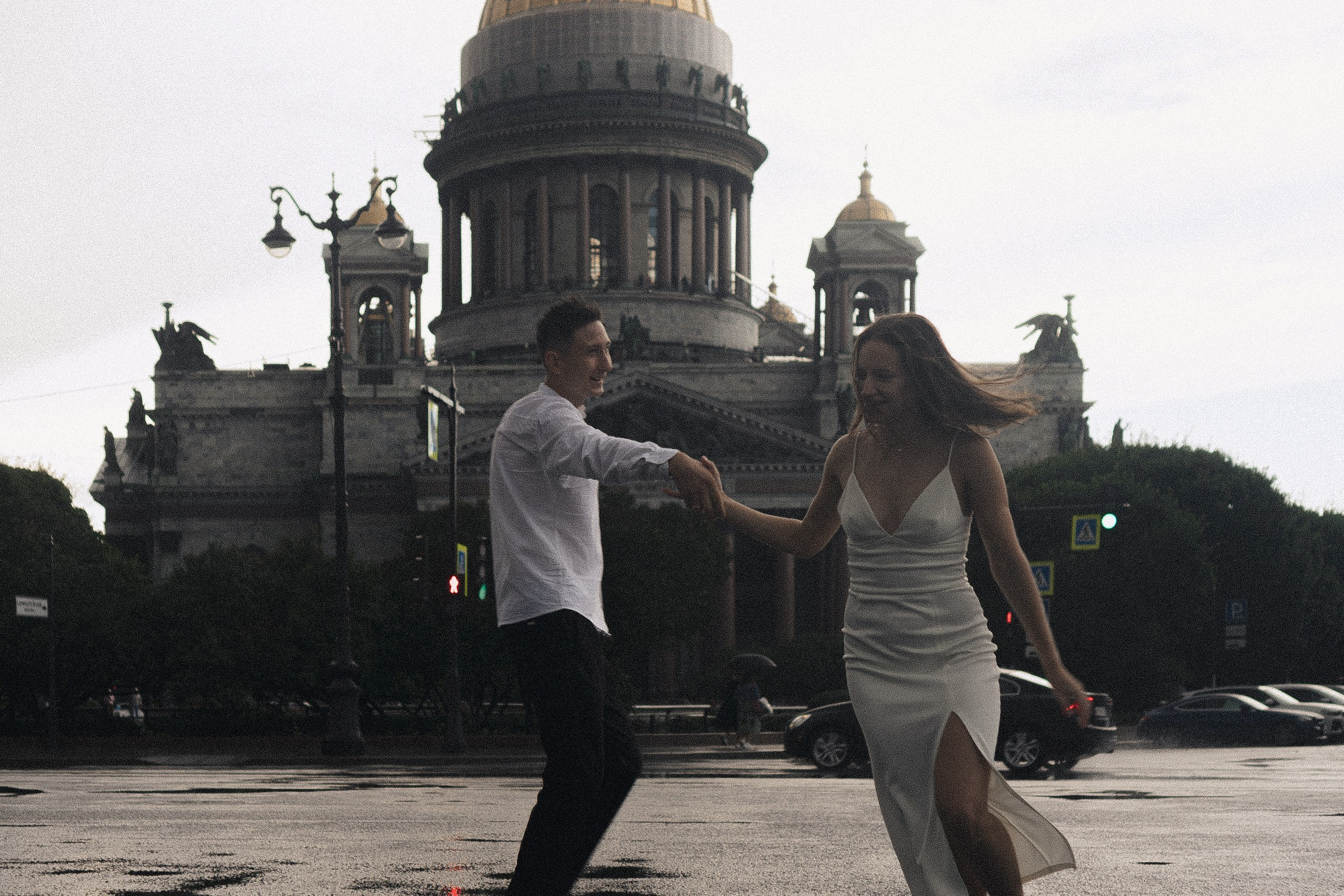 СВАДЕБНАЯ ФОТОСЕСИСИЯ В МЕТРО И ВОЗЛЕ ИСАКИЕВСКОГО СОБОРА В ДОЖДЬ. Профессиональный фотограф, Санкт-Петербург — Виктория Богомолова