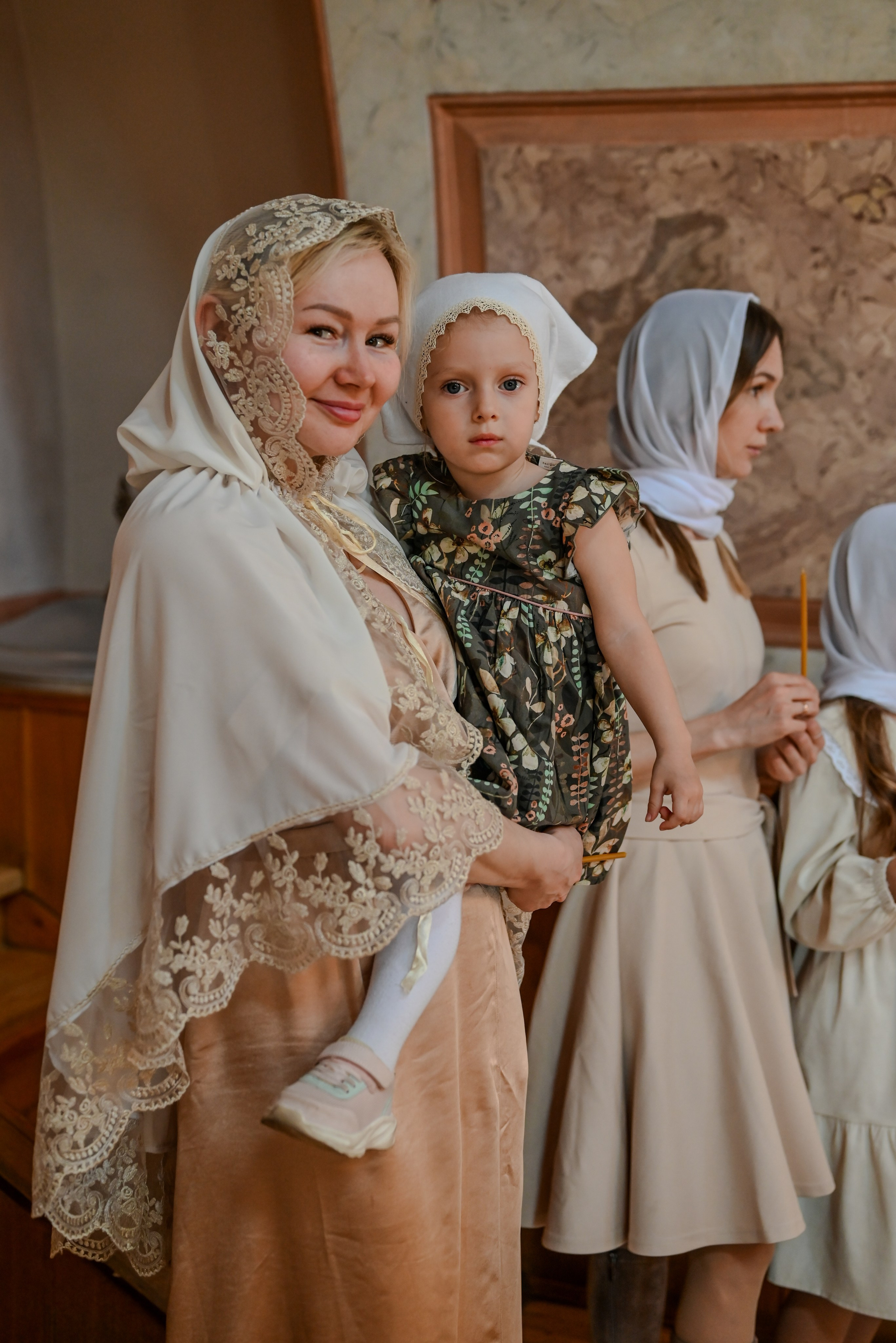 Крещение мама Анна. Семейный и детский фотограф Москва