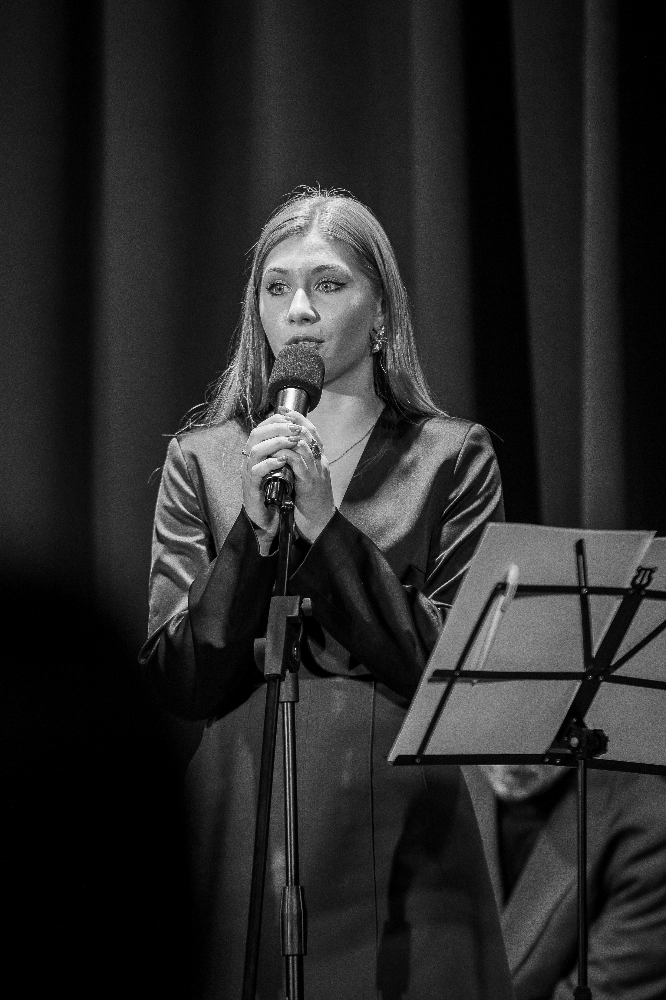 Поэтический вечер с Игорем Бушмелевым и Никой Станиславчик. Фотограф Юлия Мальцева