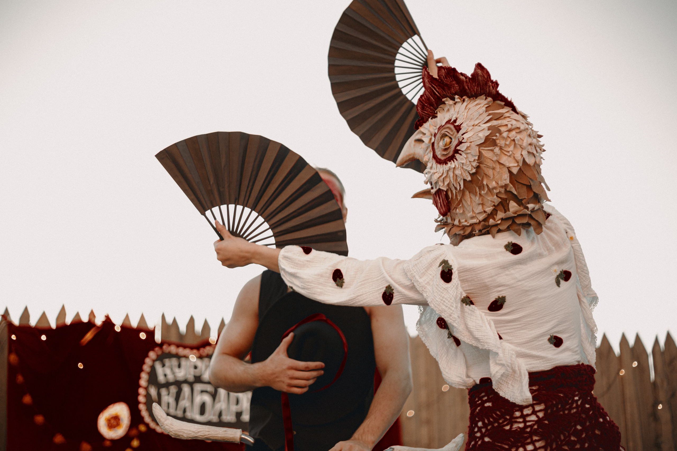 Спектакль «Куриное кабаре» от Свободного молодежного театра | Тобольск. Арт-фотограф Крис Л. в Тобольске: портрет, семейные, свадьбы