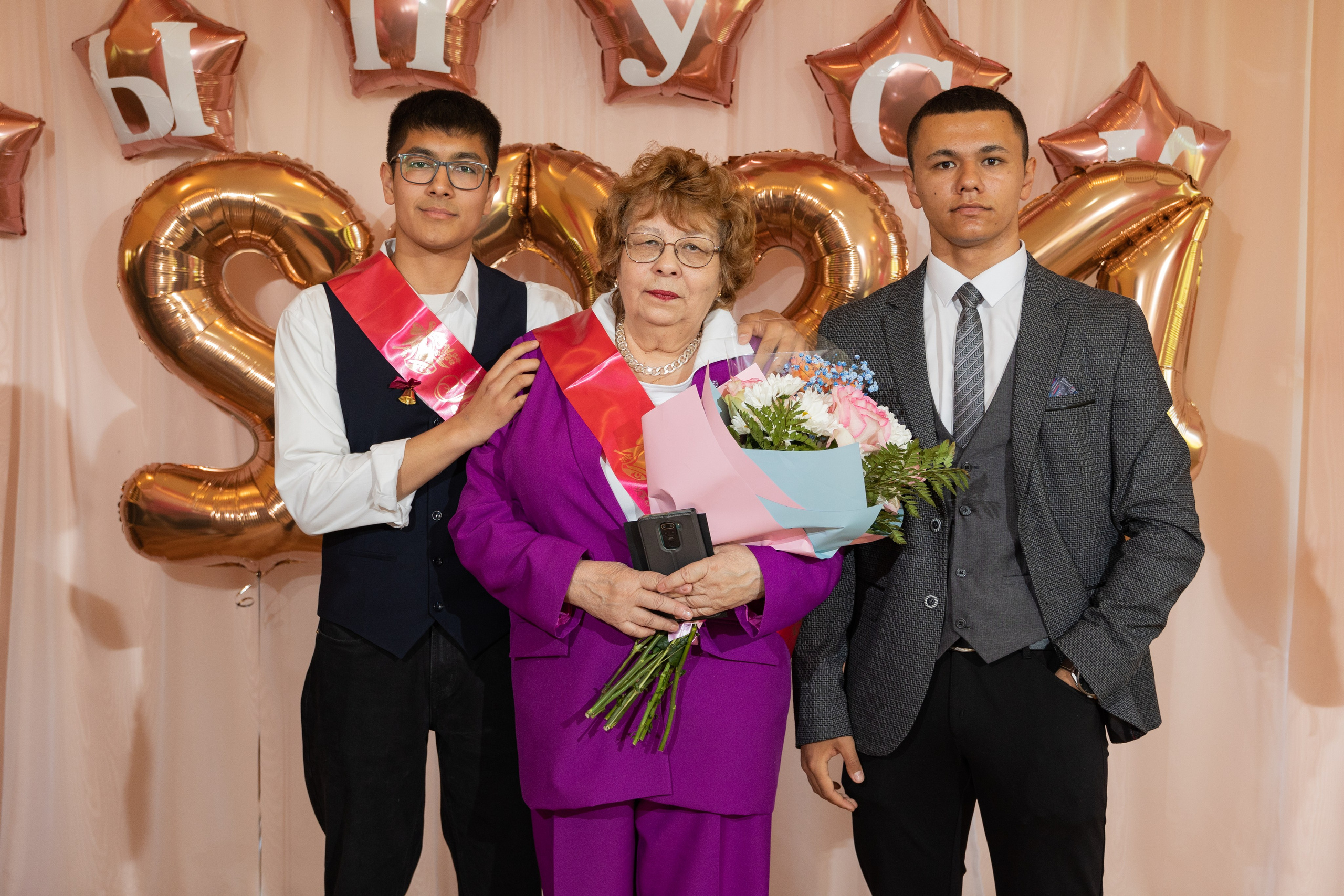 Последний звонок в школе № 66. Выпускные альбомы во Владивостоке