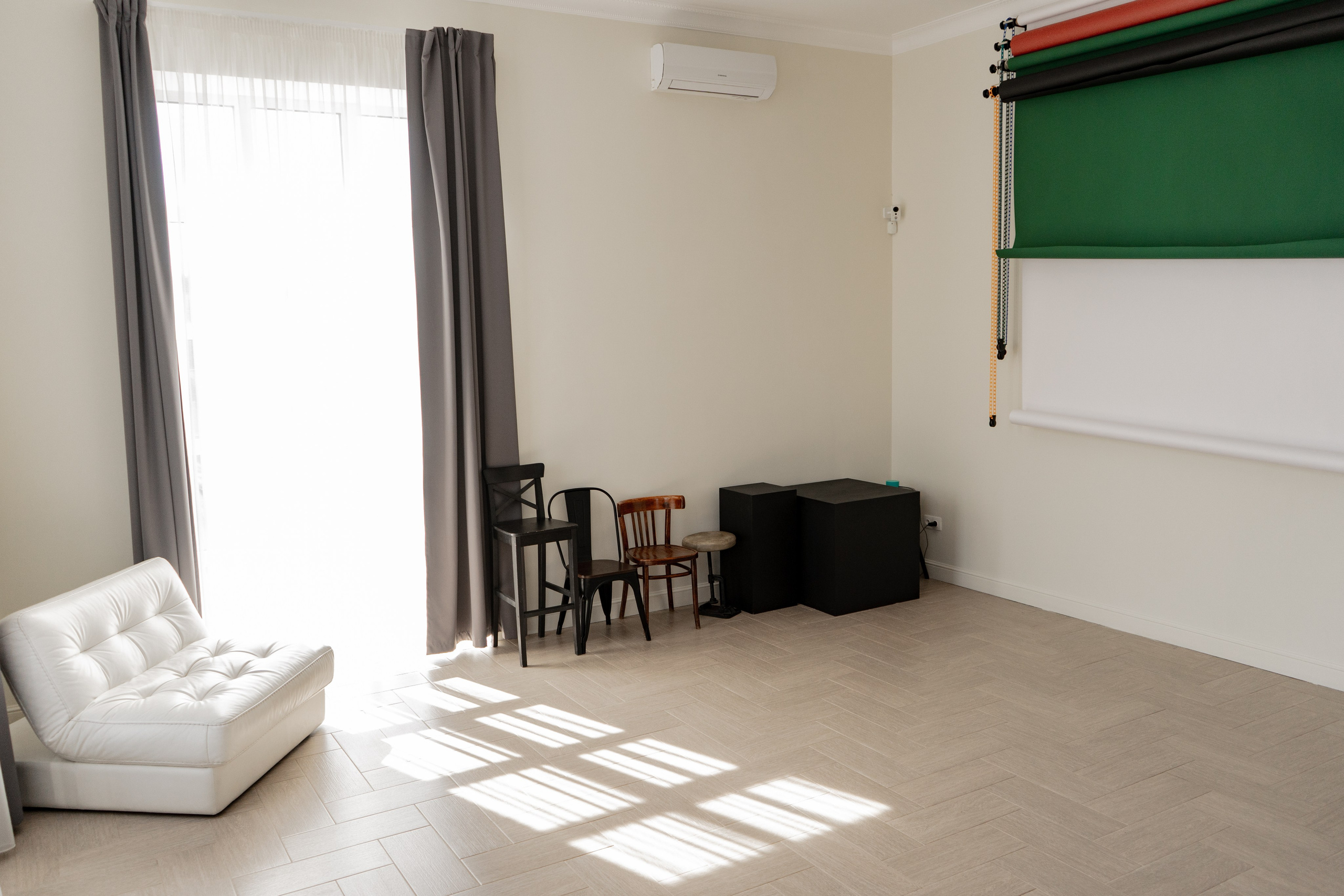 Фотостудия «Леона» Зал Промо. Свадебный фотограф в Ростове Александра Груздева